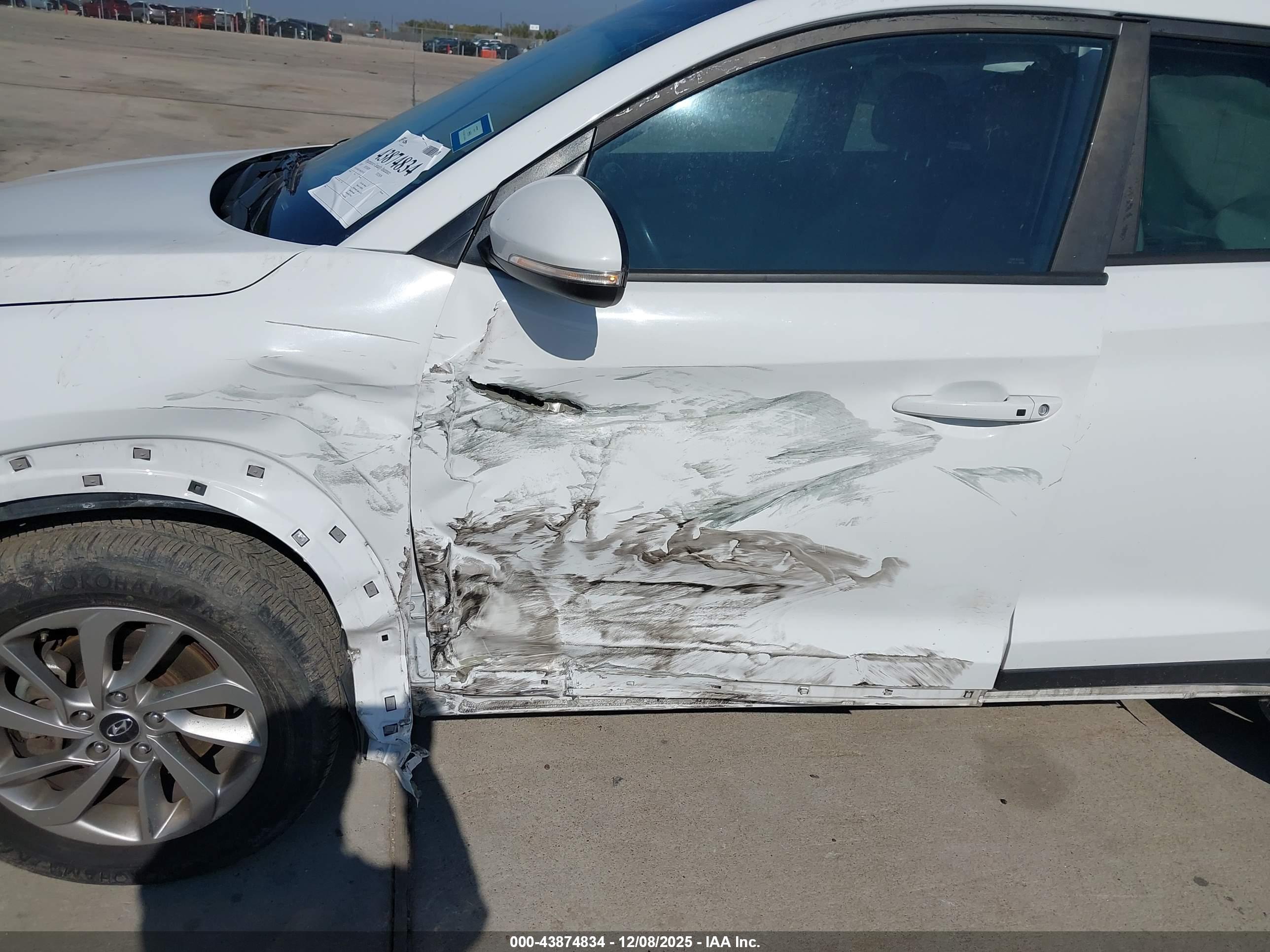 HYUNDAI TUCSON image 6