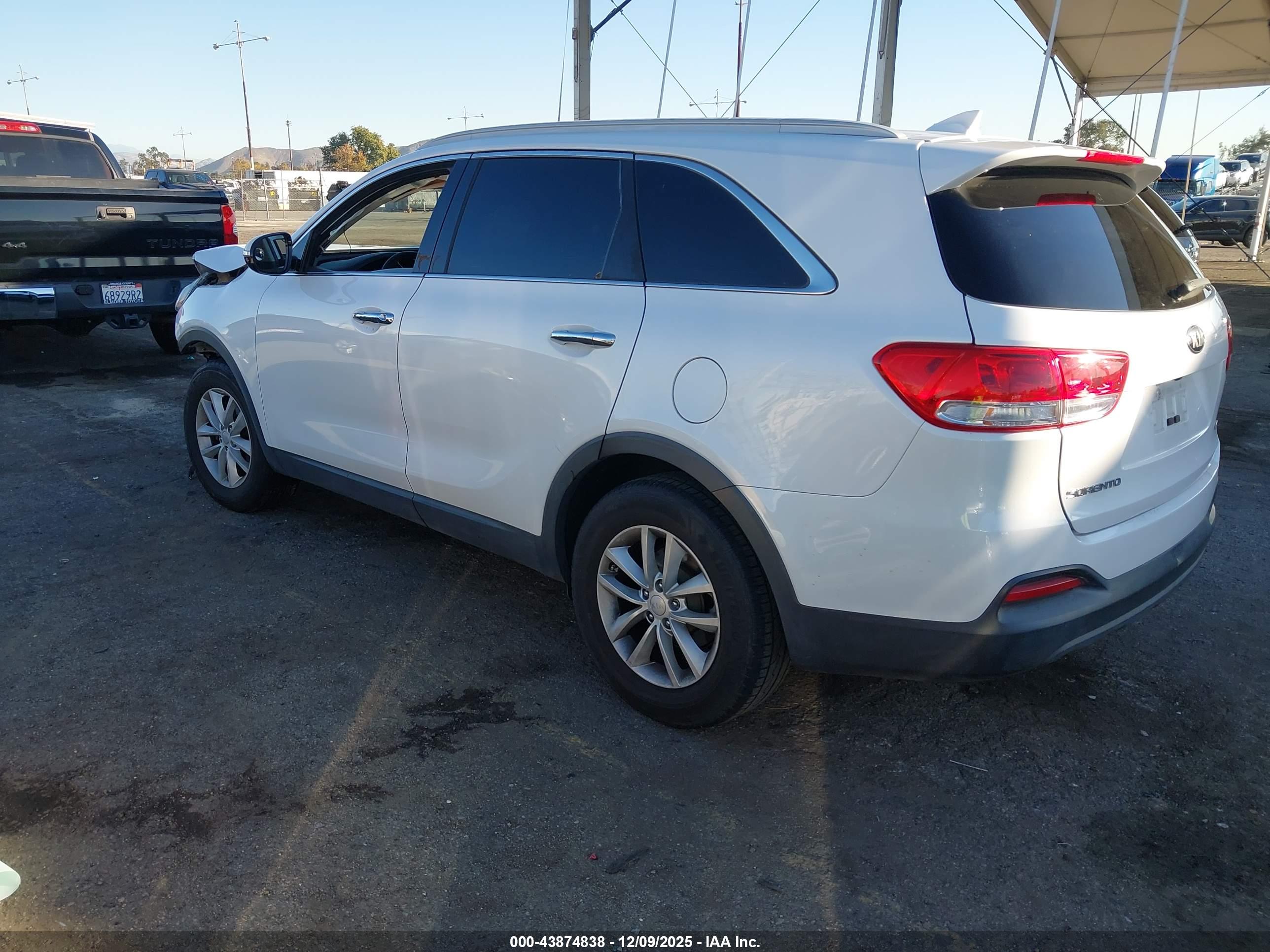 KIA SORENTO image 3