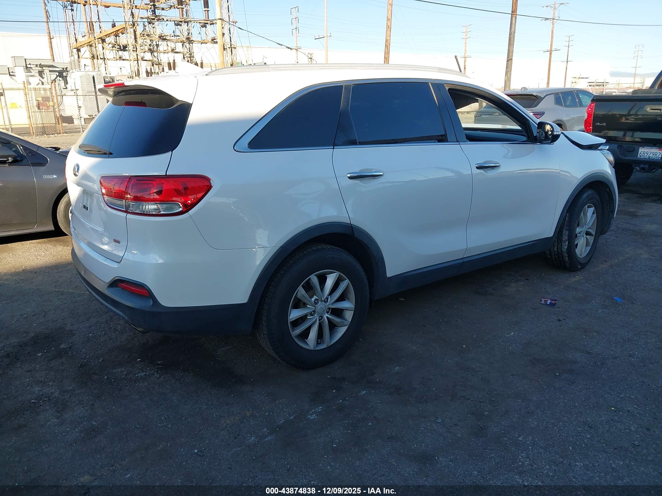 KIA SORENTO image 4