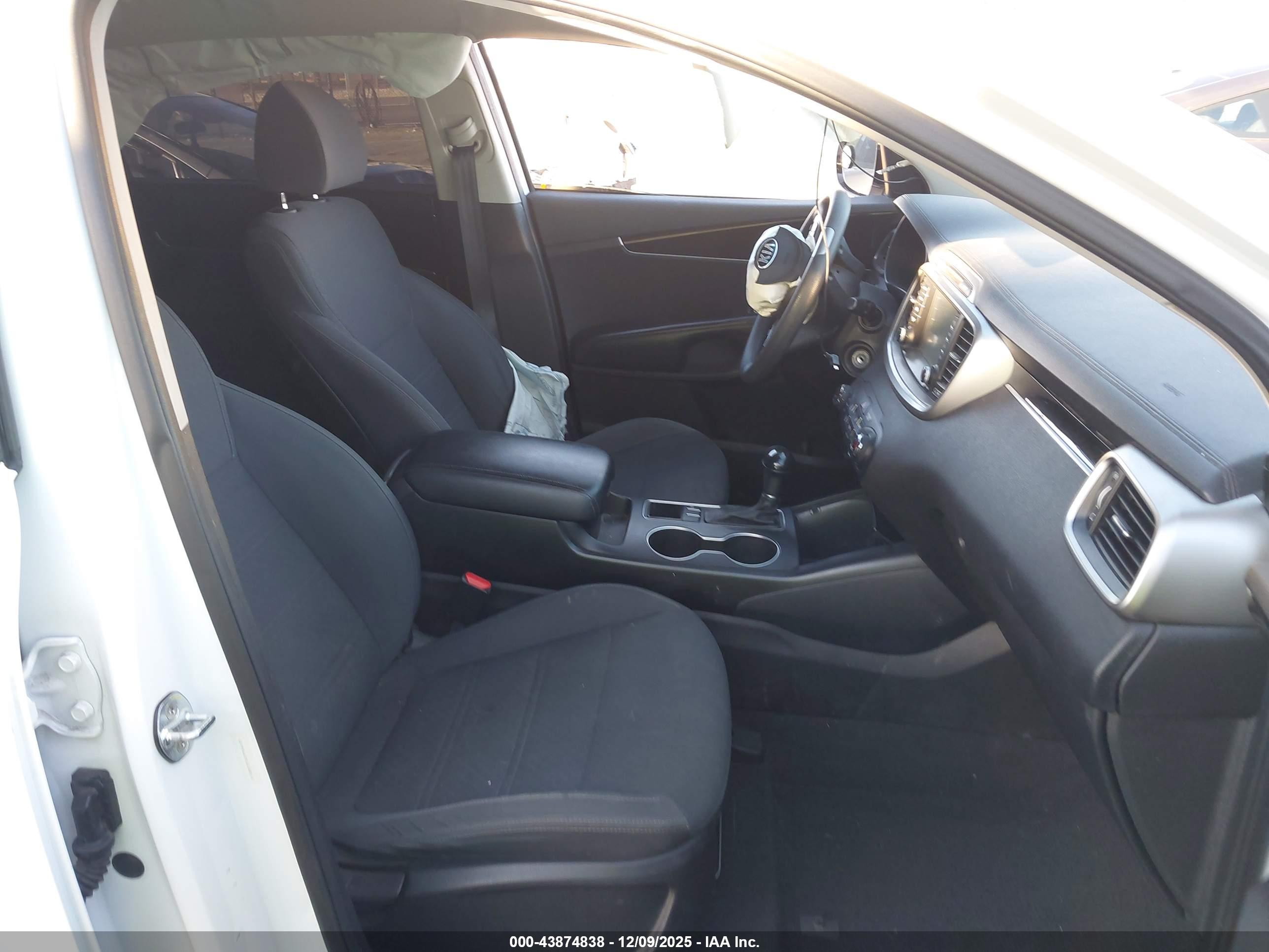 KIA SORENTO image 5