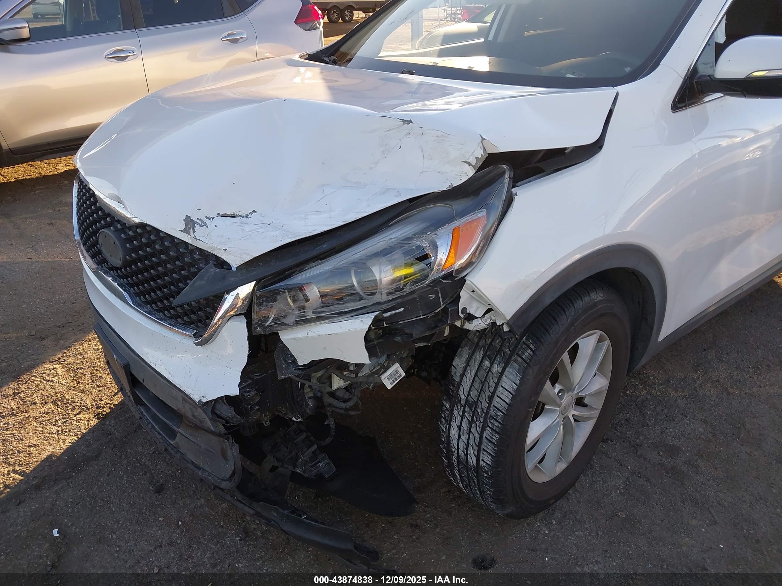 KIA SORENTO image 6
