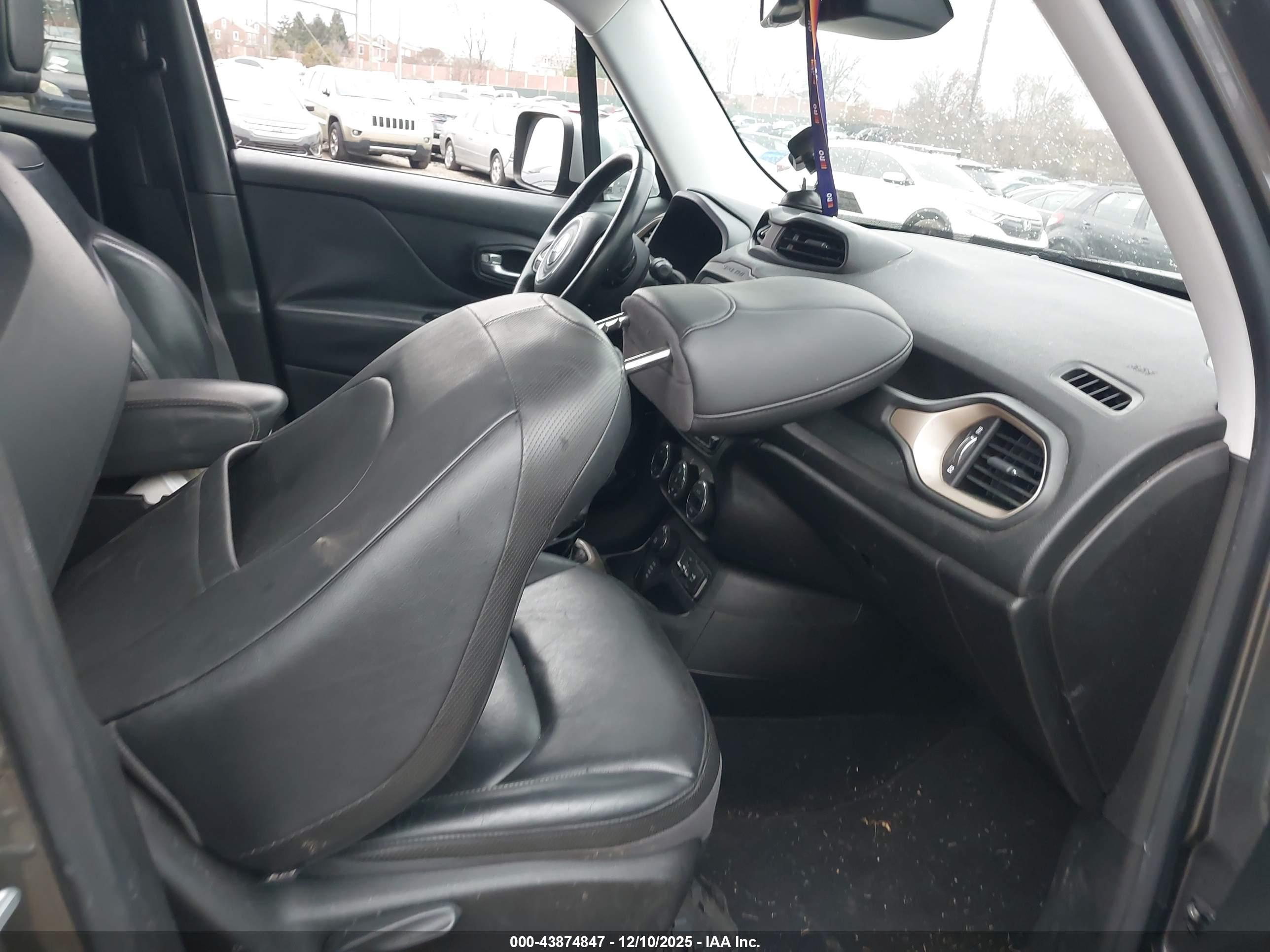 JEEP RENEGADE image 5
