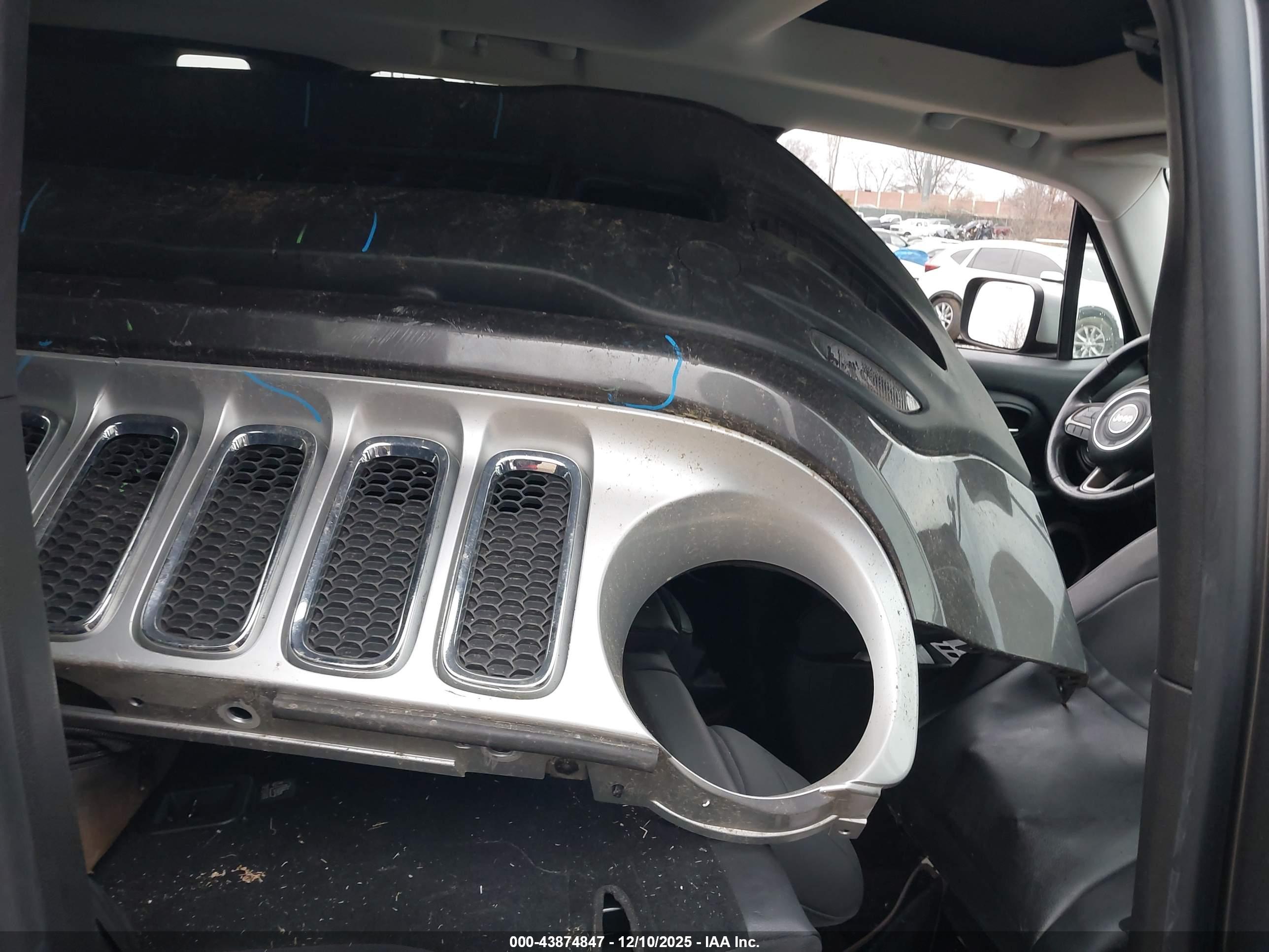 JEEP RENEGADE image 8