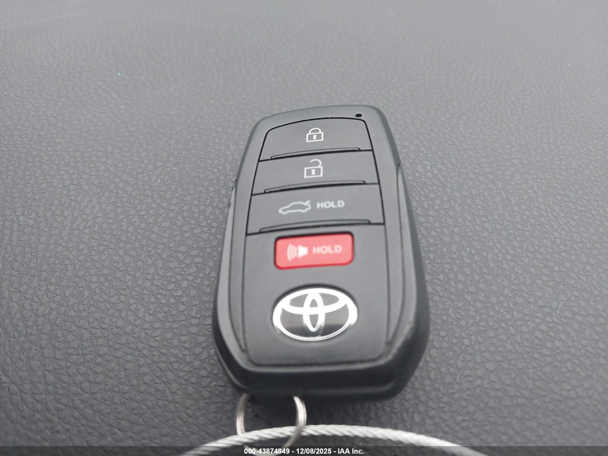 TOYOTA CAMRY image 11