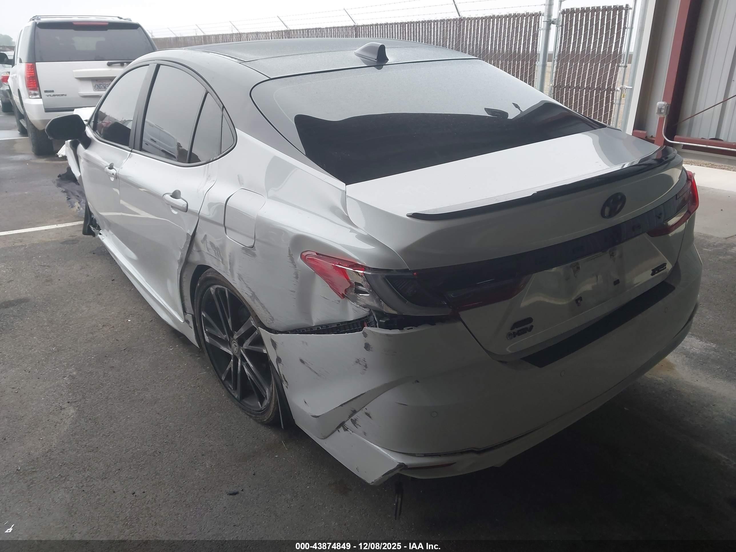 TOYOTA CAMRY image 3