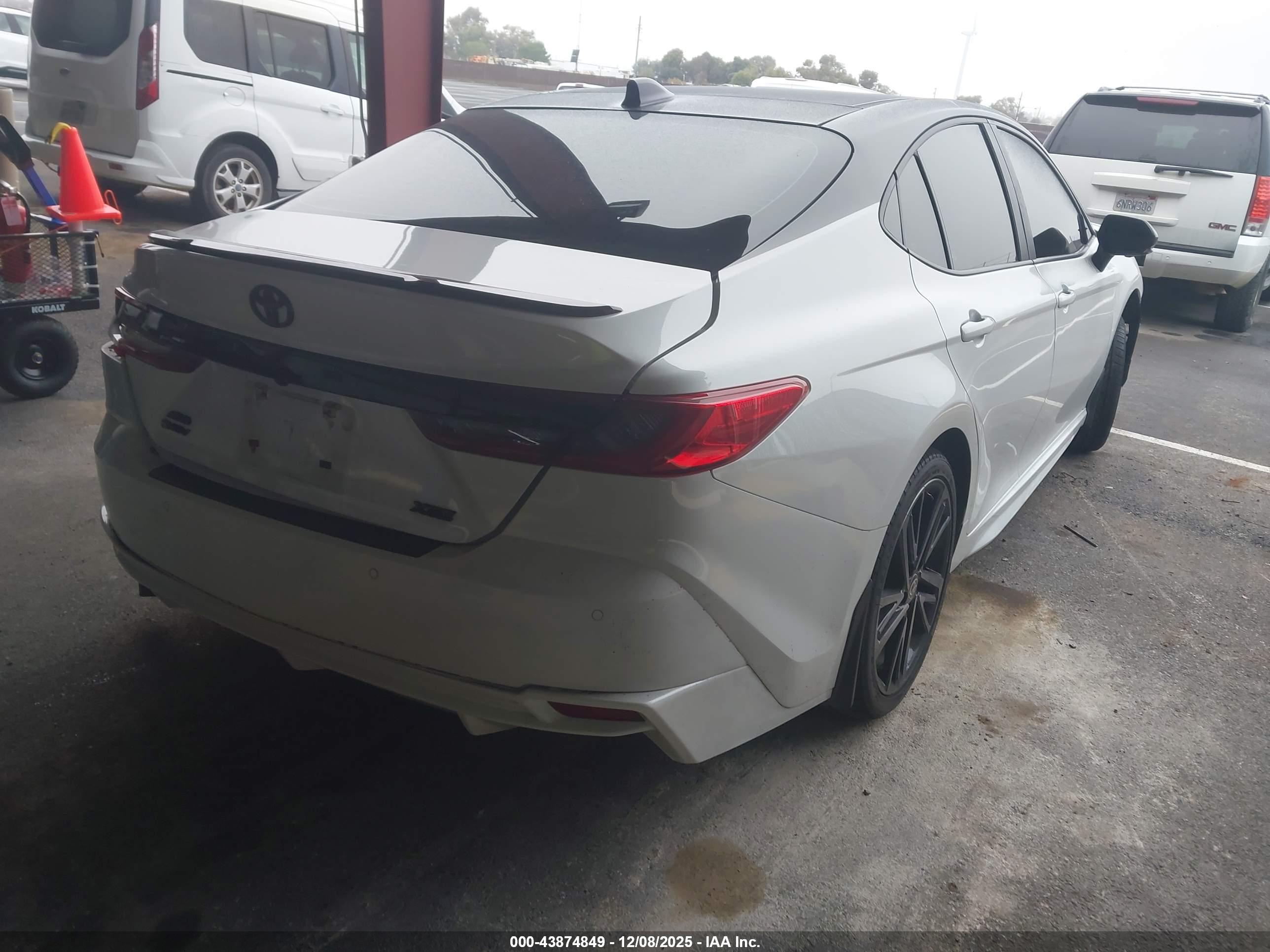 TOYOTA CAMRY image 4