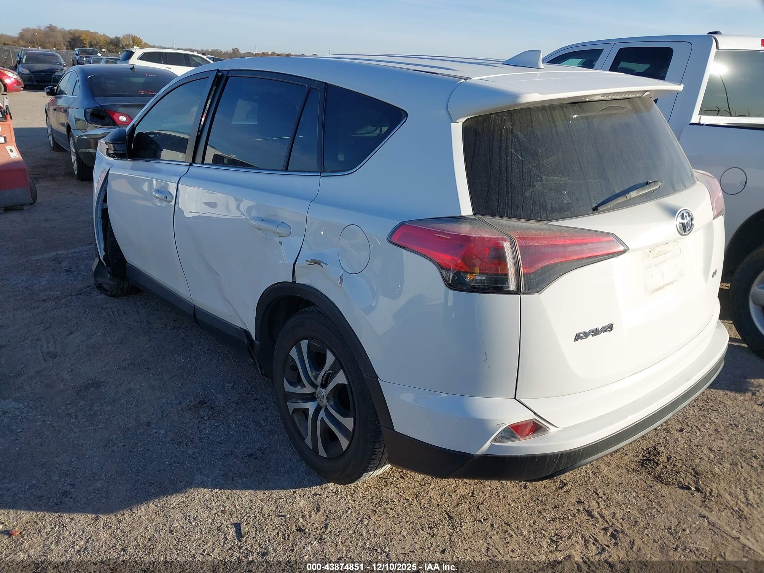 TOYOTA RAV4 image 3