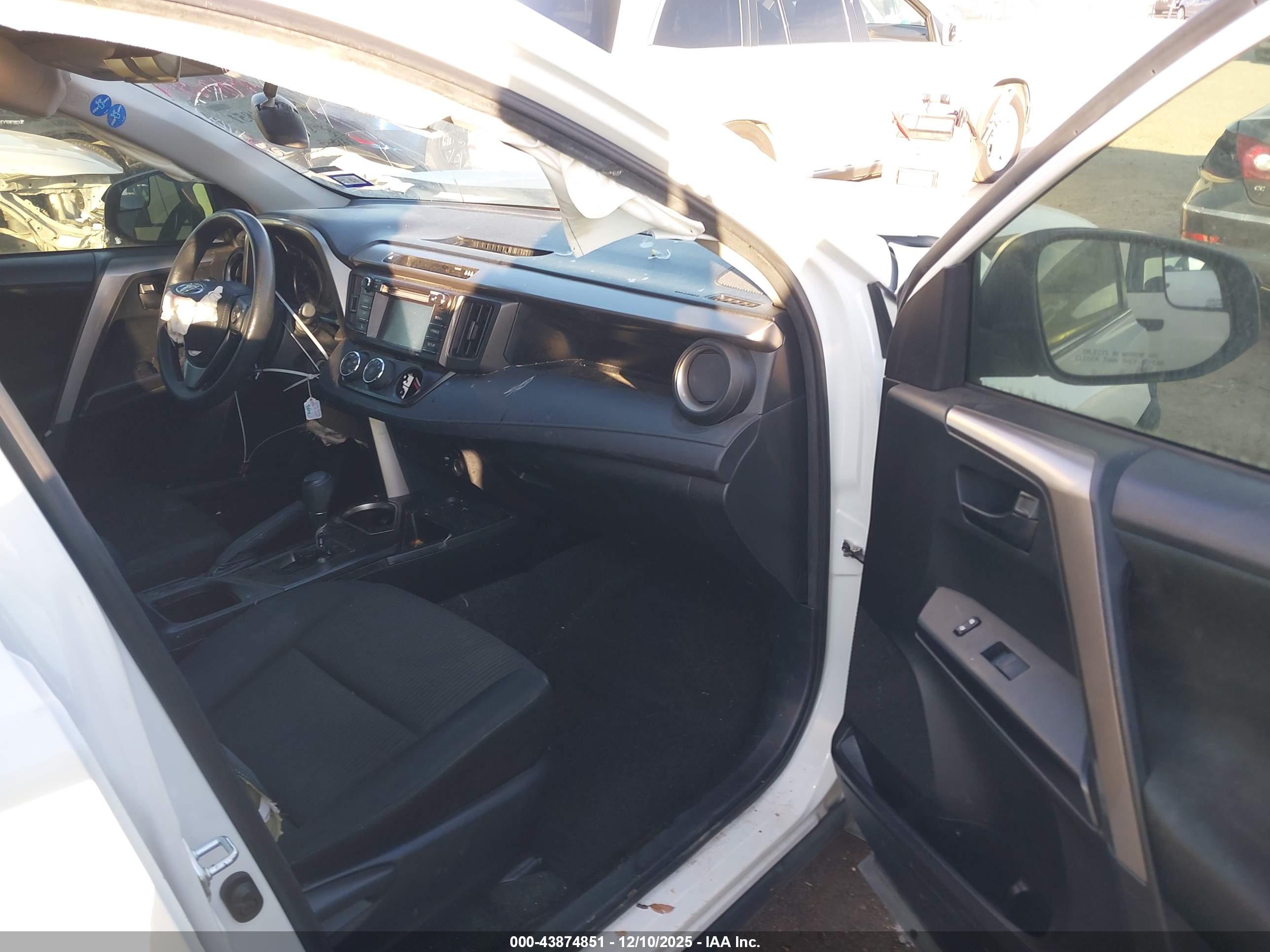 TOYOTA RAV4 image 5