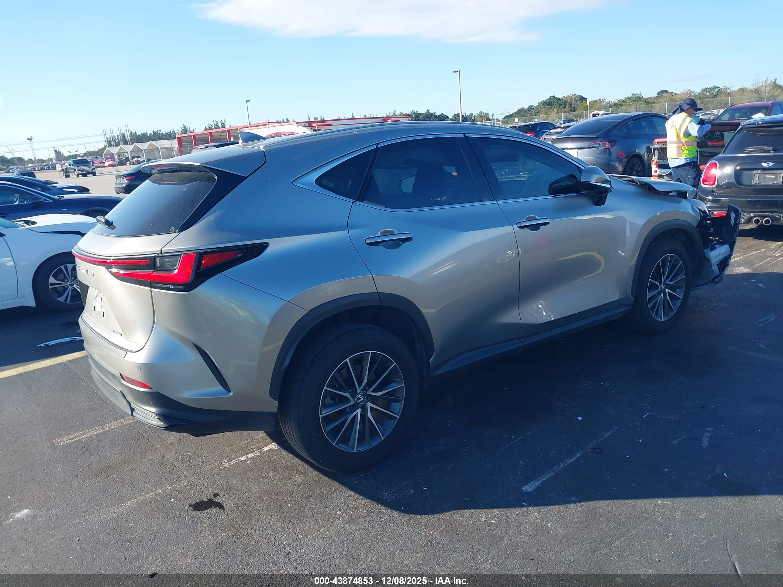 LEXUS NX image 4