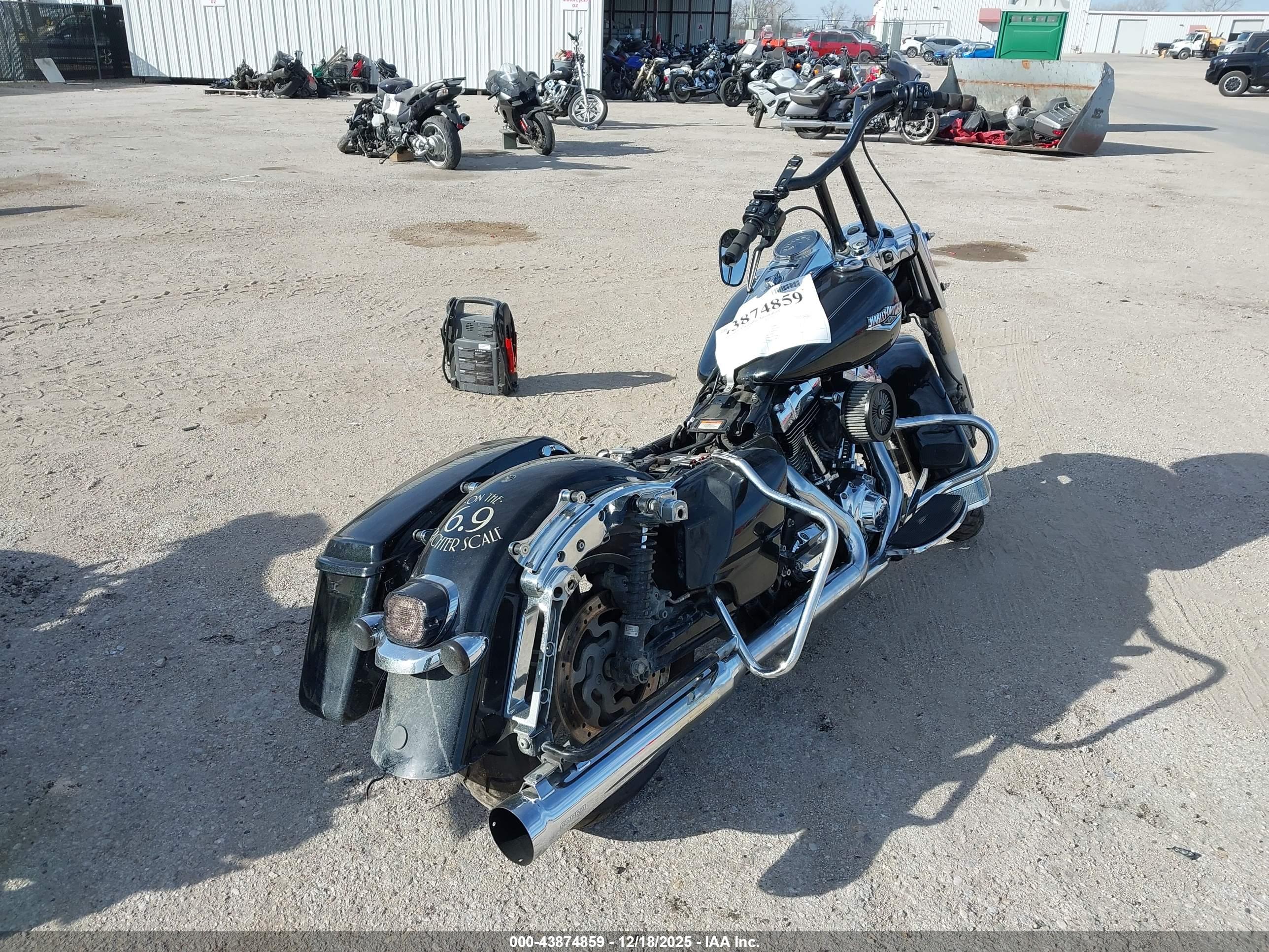 HARLEY-DAVIDSON FLHR image 4