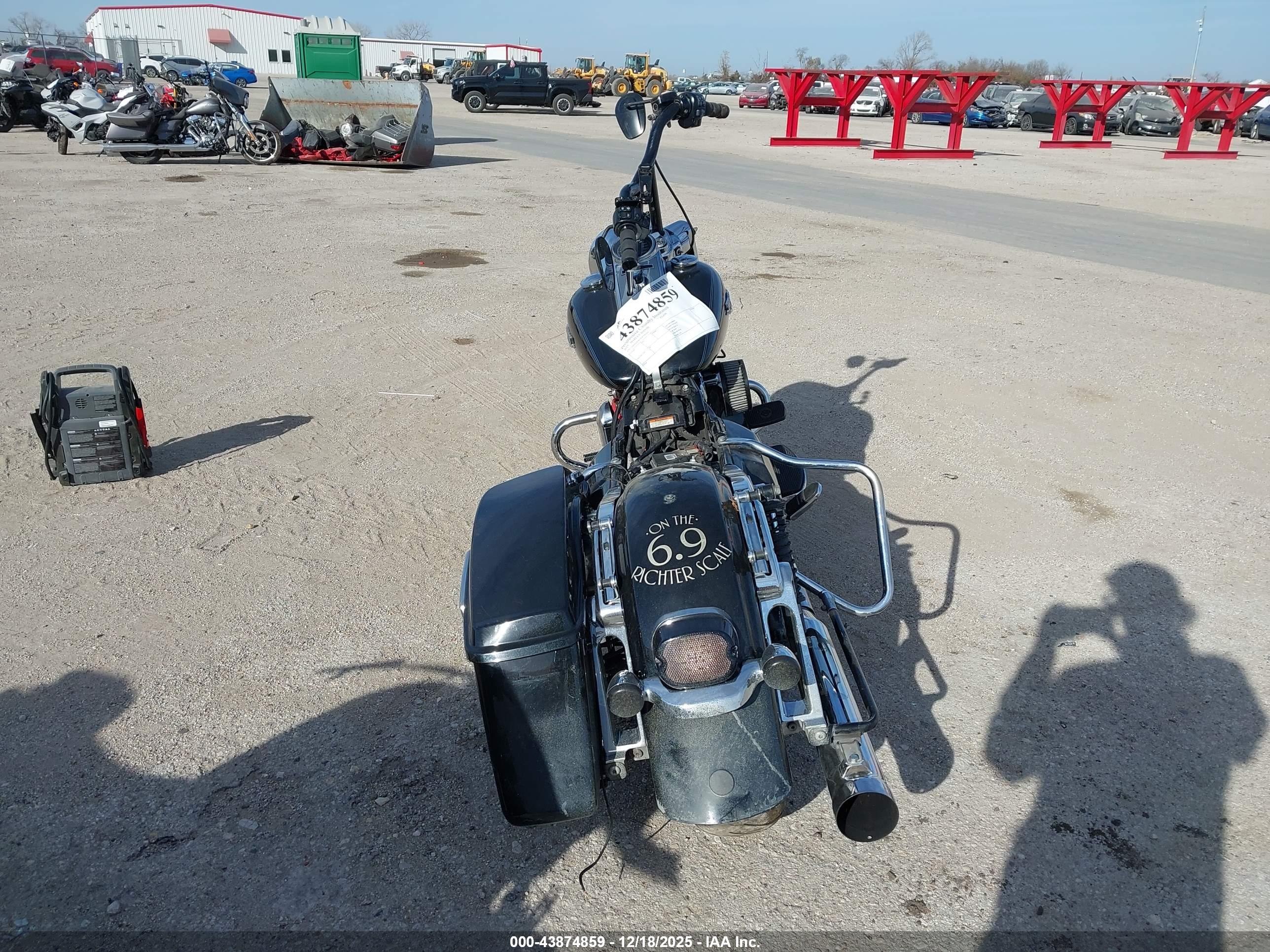 HARLEY-DAVIDSON FLHR image 6