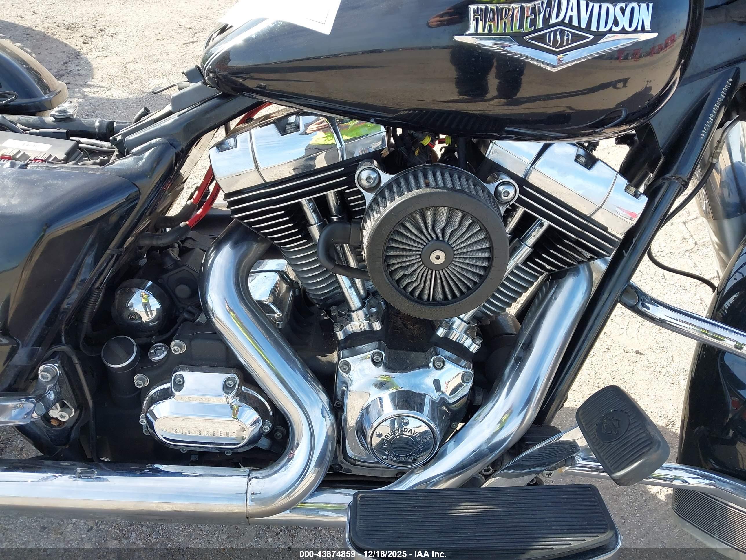 HARLEY-DAVIDSON FLHR image 8