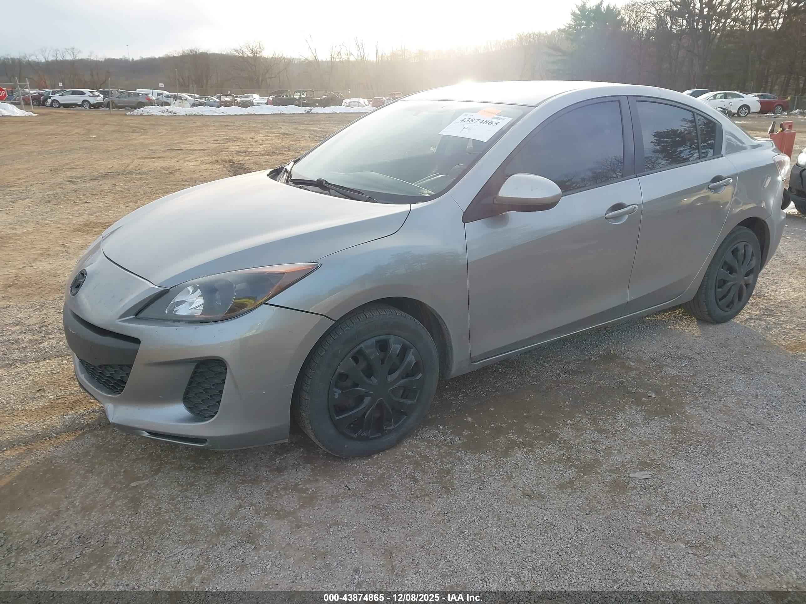 MAZDA MAZDA3 image 2