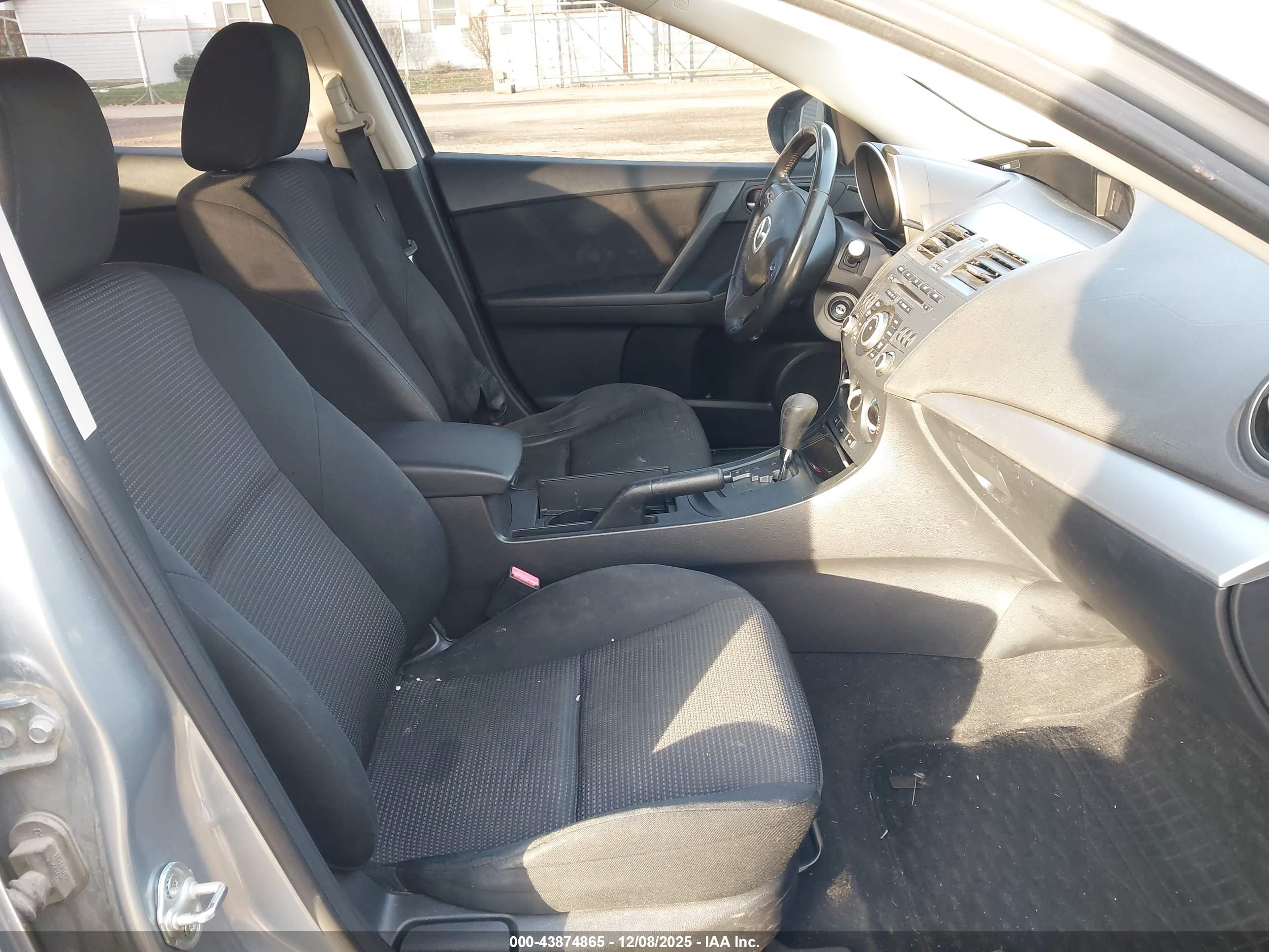 MAZDA MAZDA3 image 5