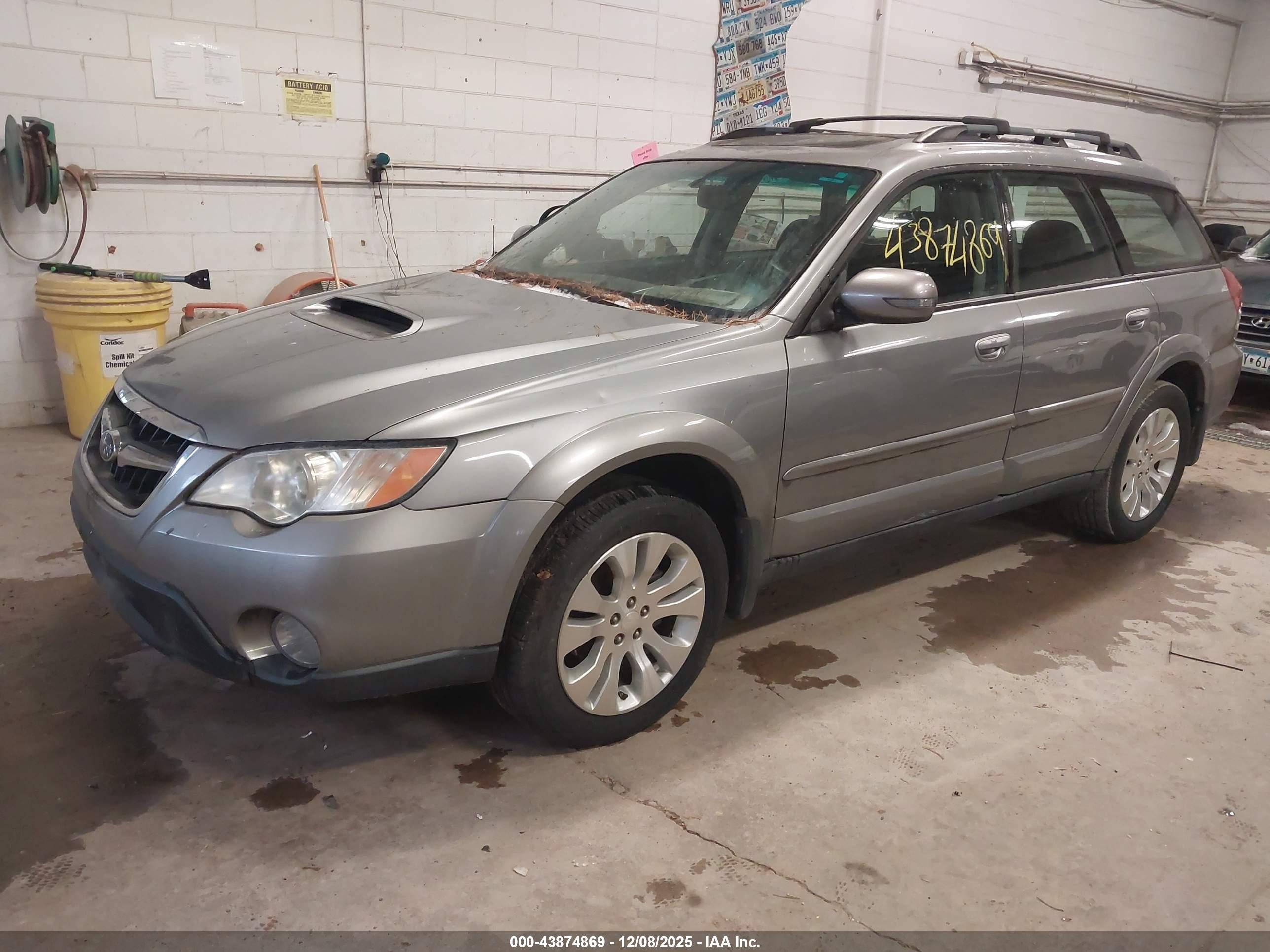 SUBARU OUTBACK image 2
