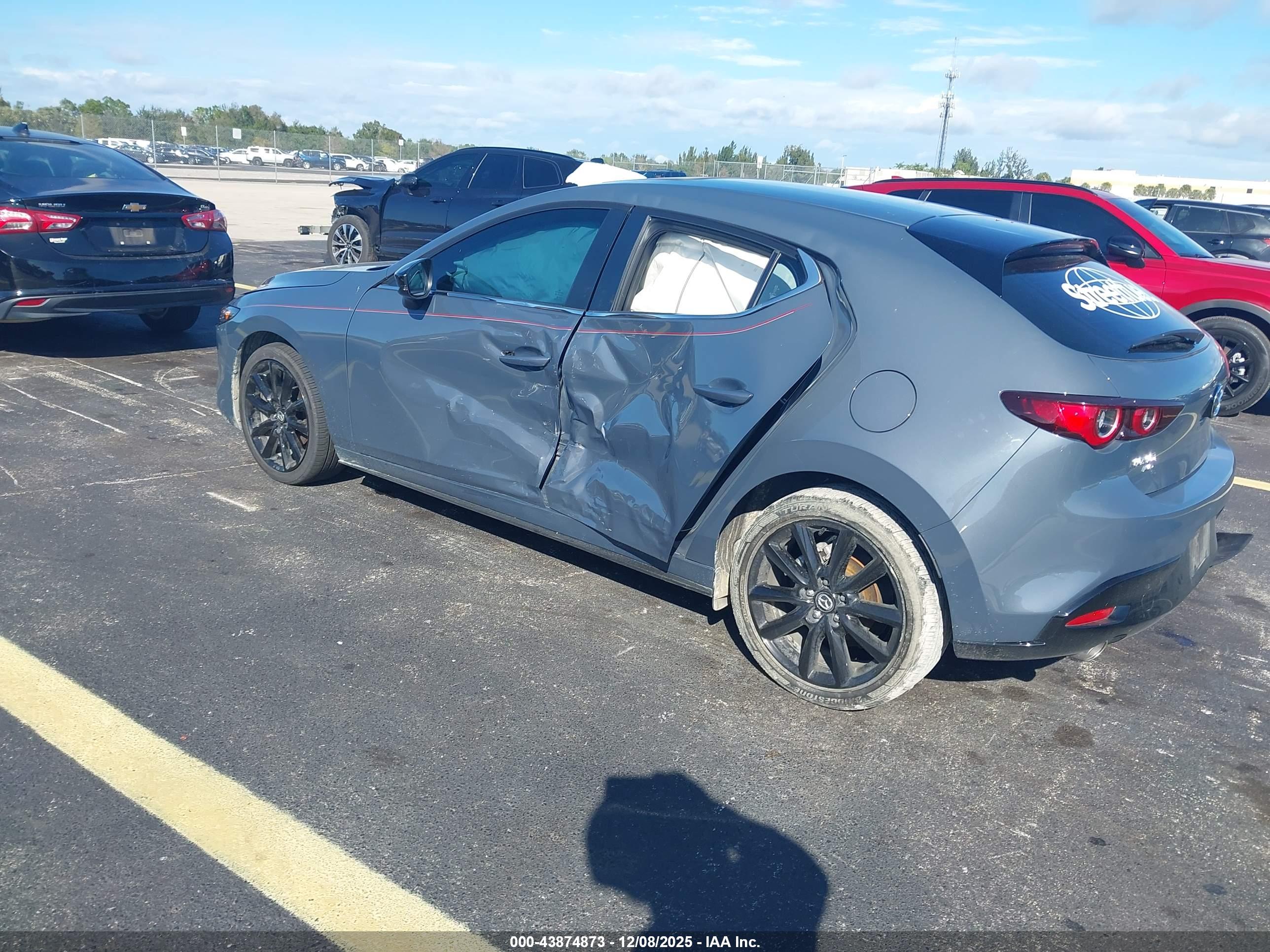 MAZDA MAZDA3 image 3