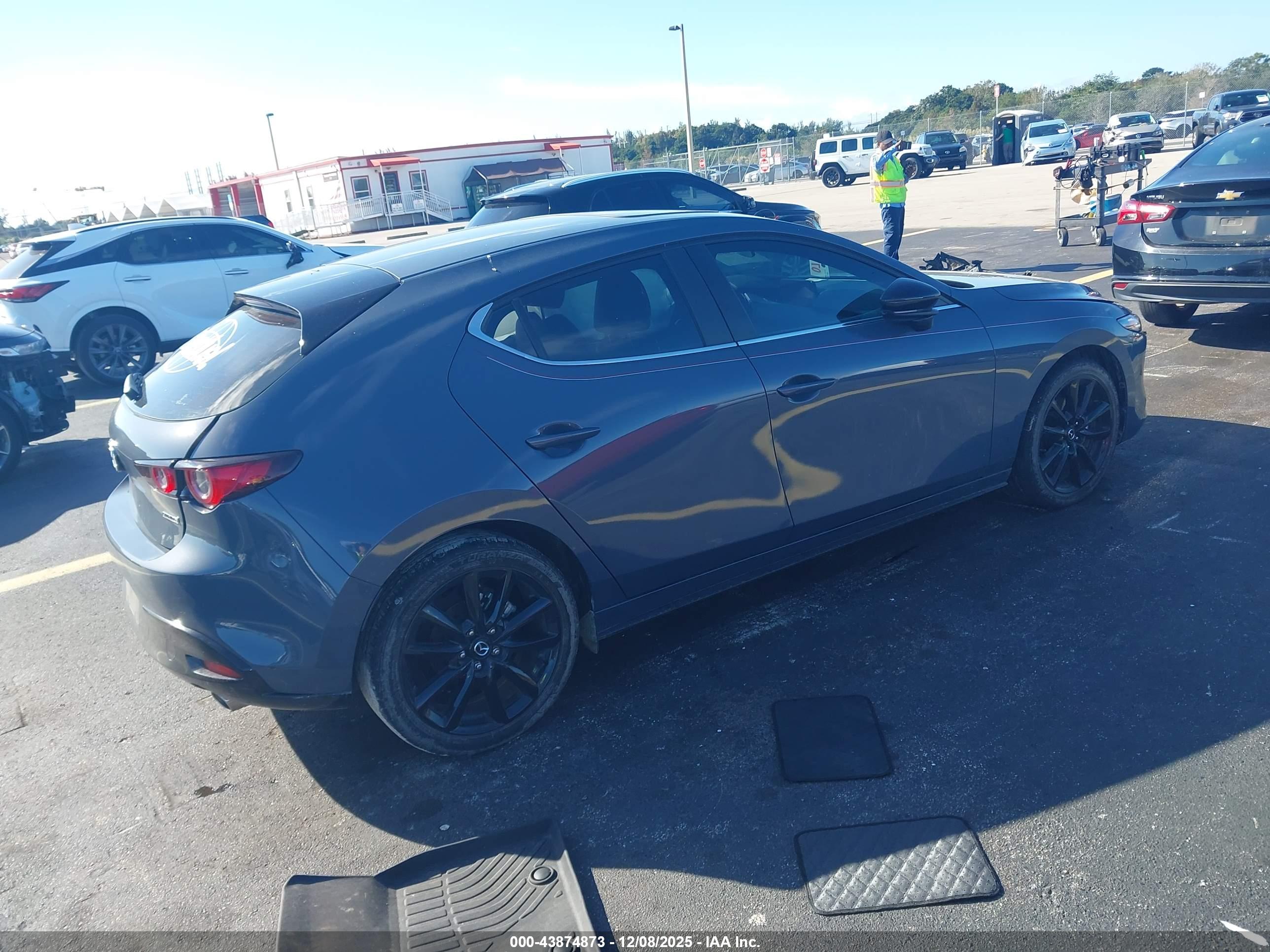 MAZDA MAZDA3 image 4