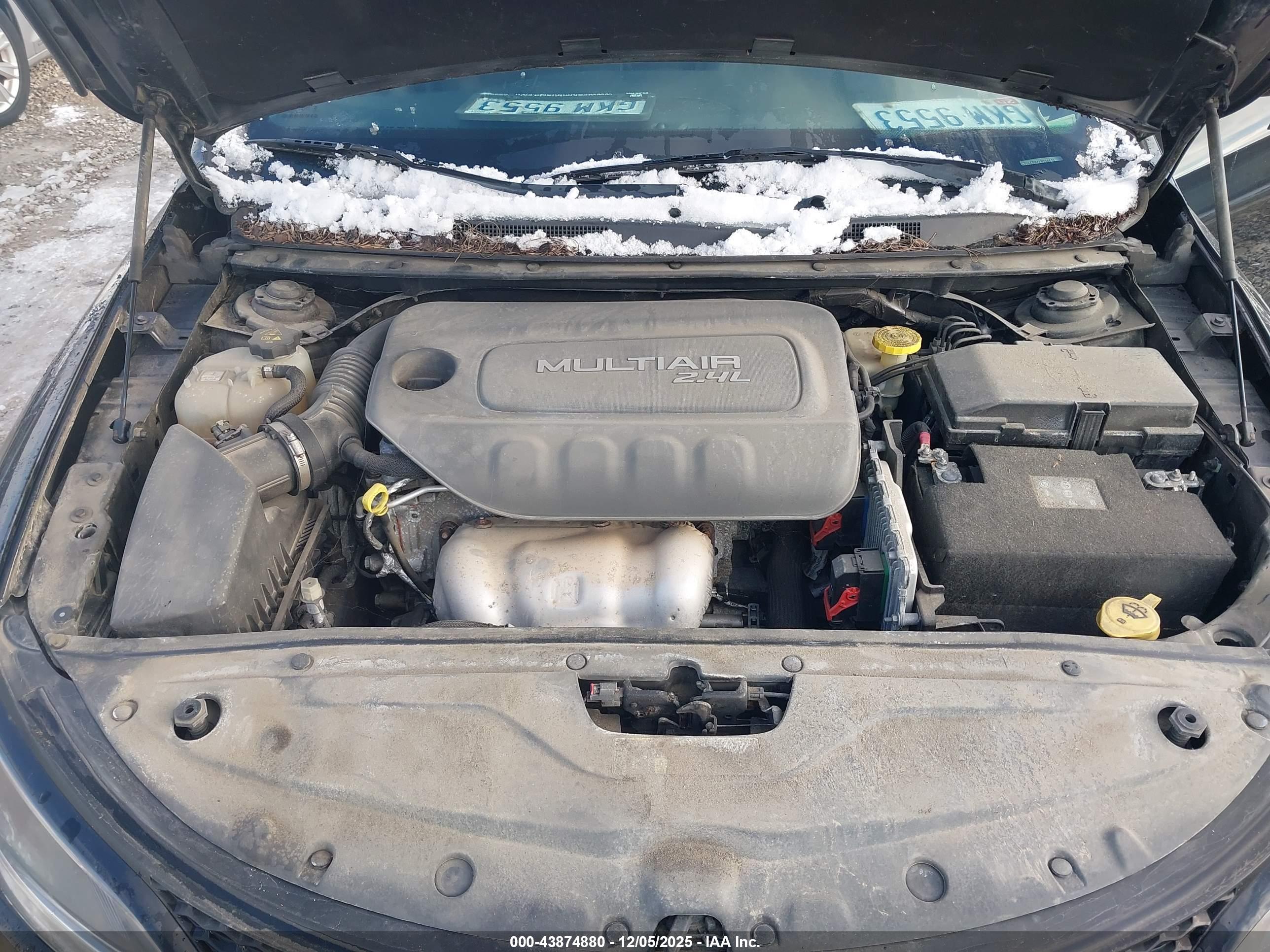 CHRYSLER 200 image 10