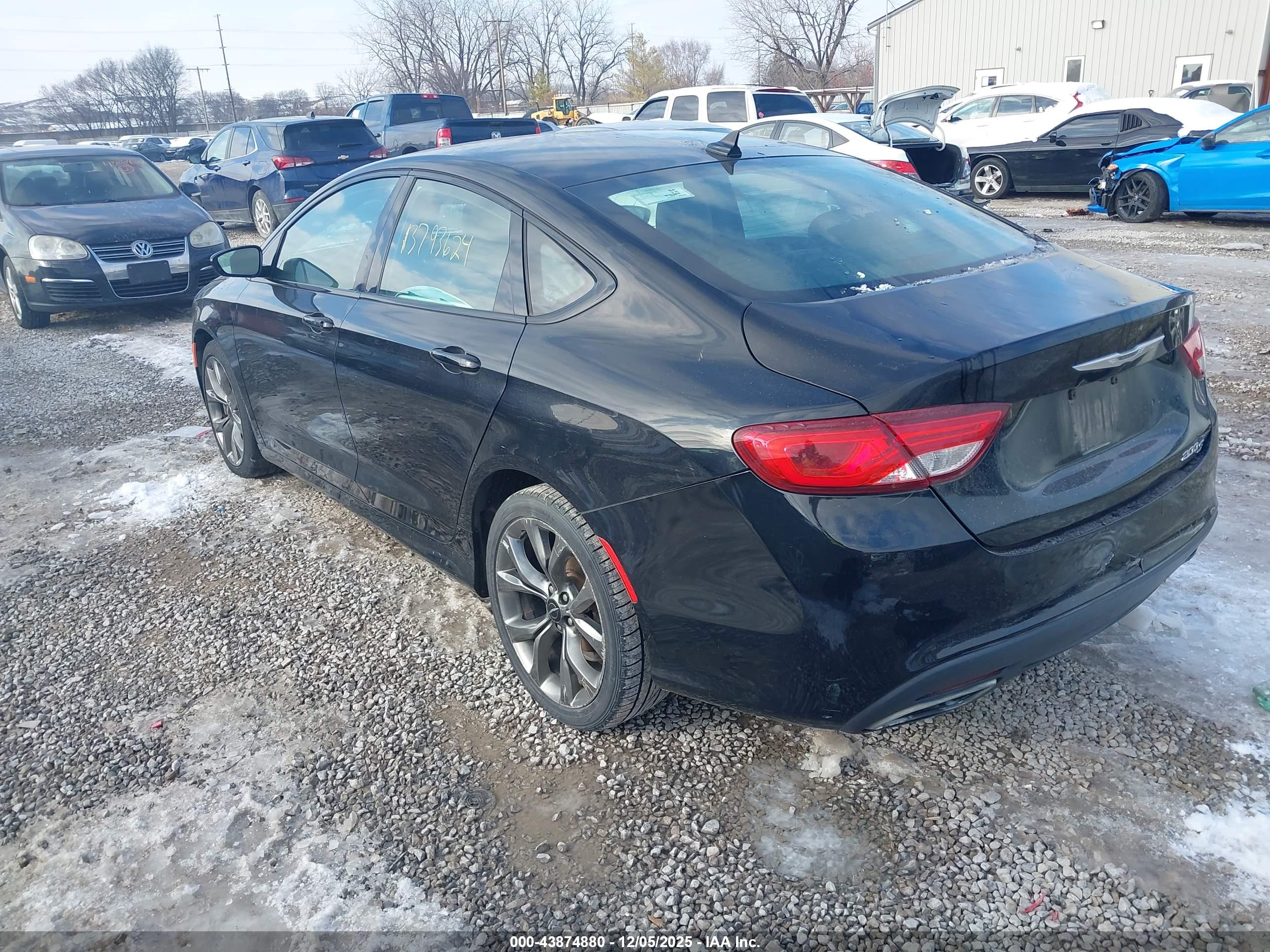 CHRYSLER 200 image 3
