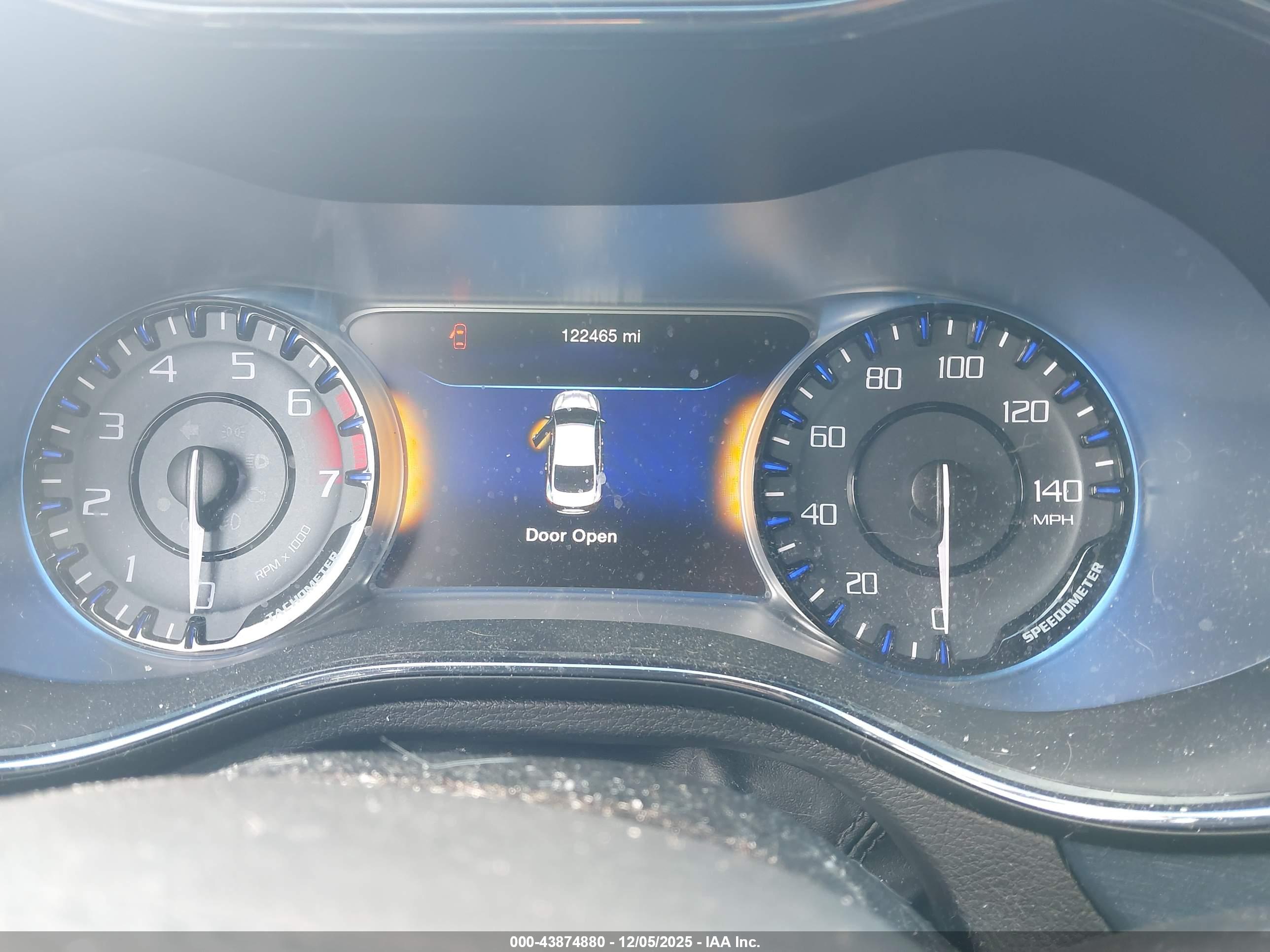 CHRYSLER 200 image 7