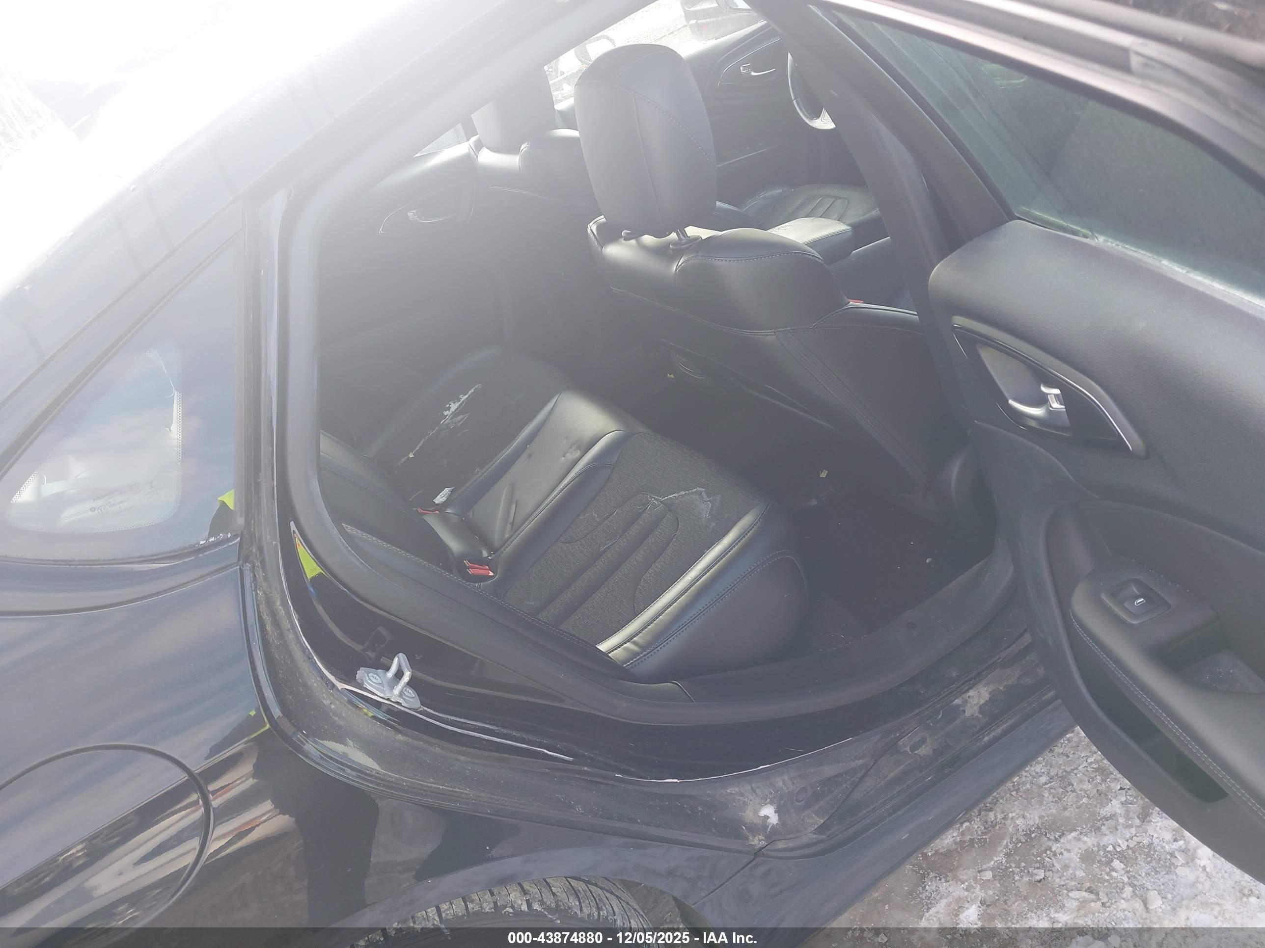 CHRYSLER 200 image 8