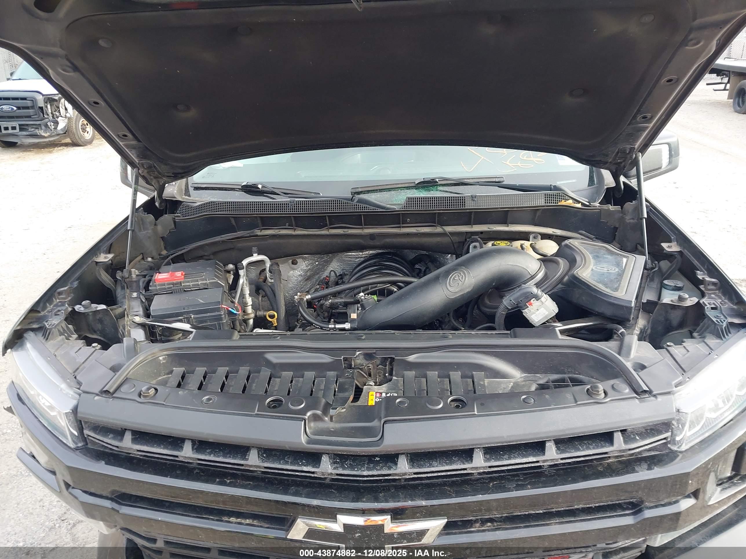 CHEVROLET SILVERADO image 10