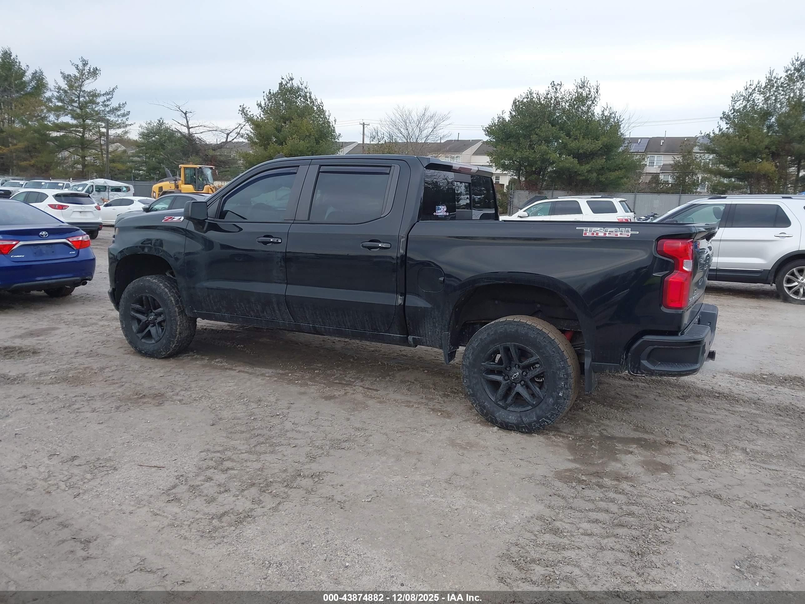 CHEVROLET SILVERADO image 3