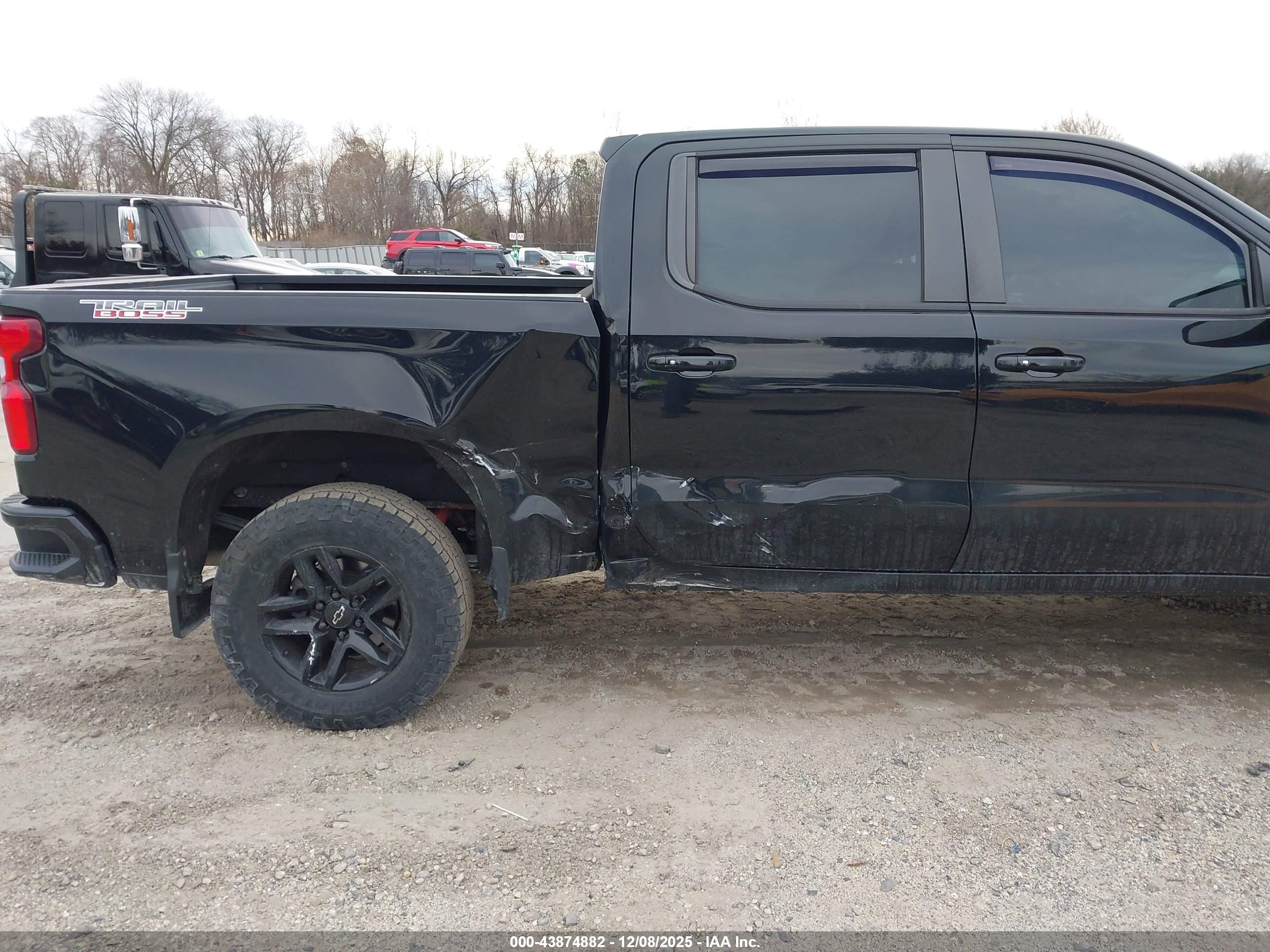 CHEVROLET SILVERADO image 6