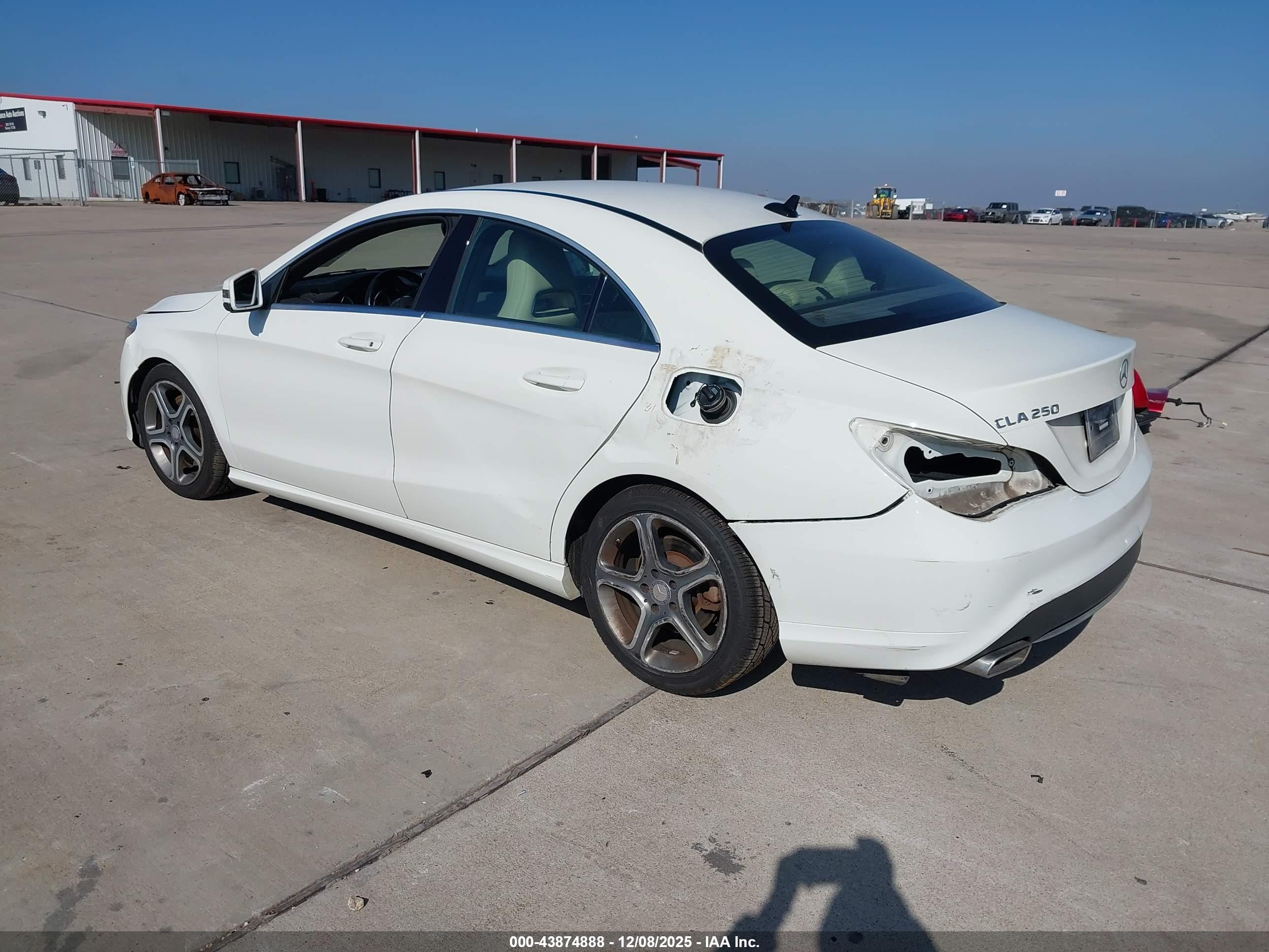 MERCEDES-BENZ CLA image 3