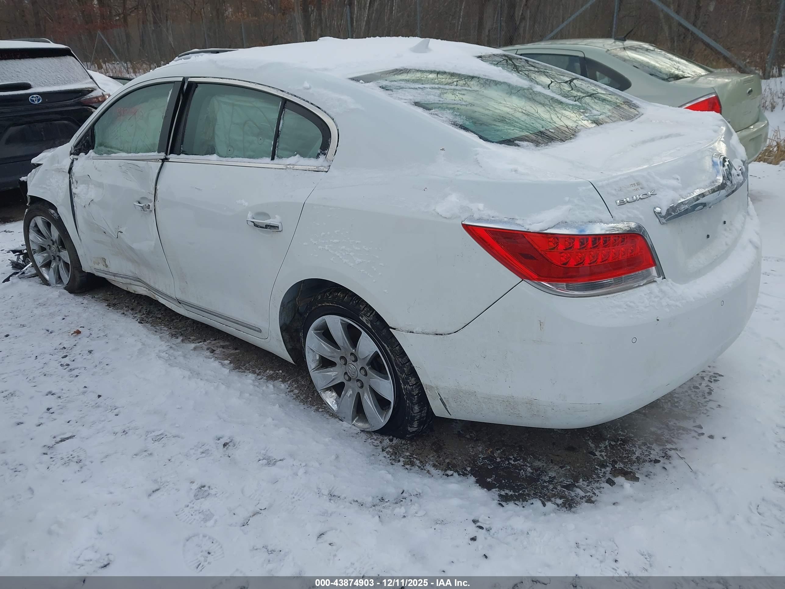 BUICK LACROSSE image 3