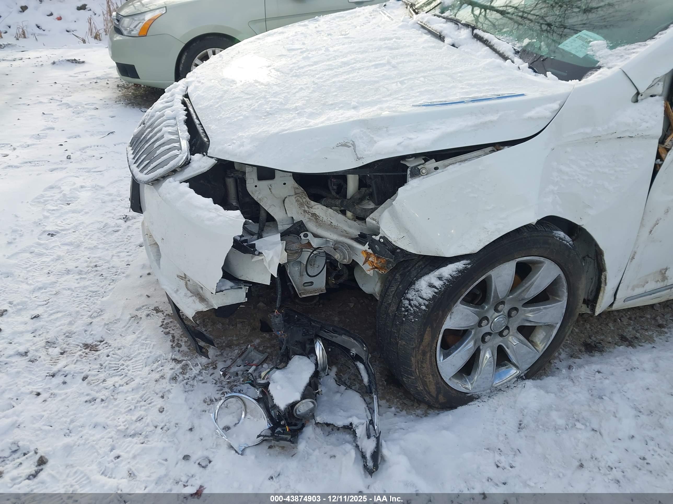 BUICK LACROSSE image 6