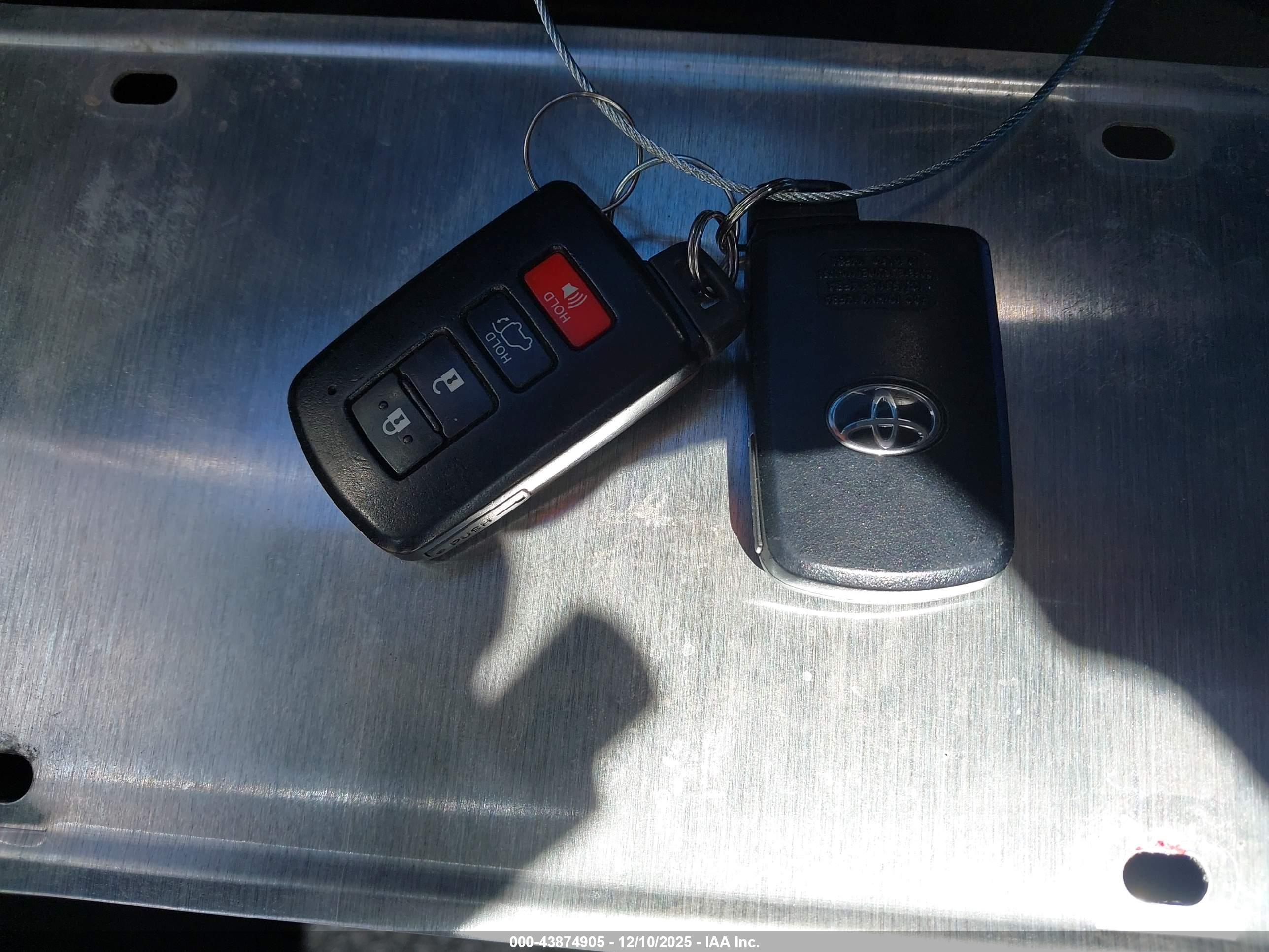 TOYOTA RAV4 image 11