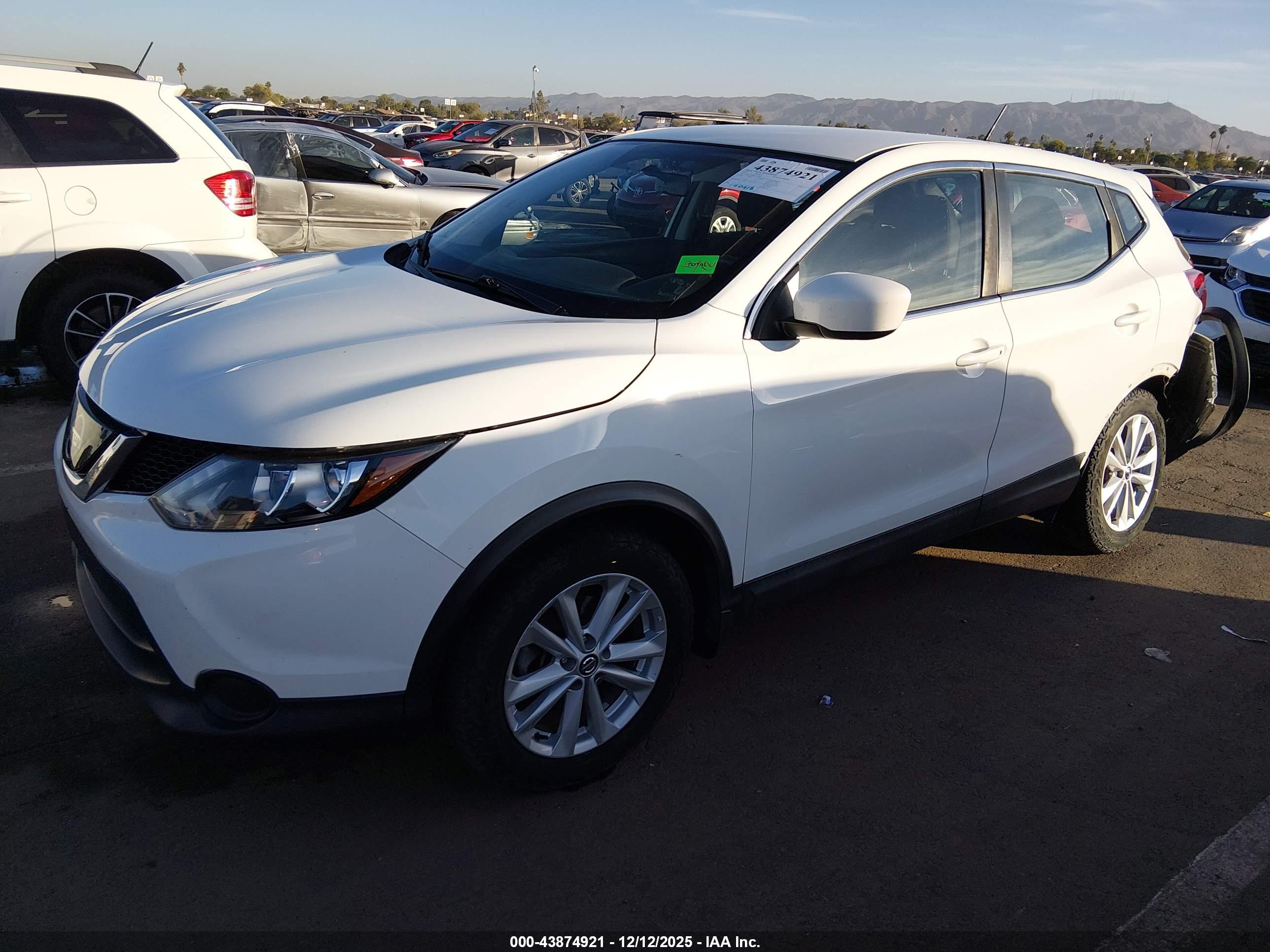 NISSAN ROGUE image 2