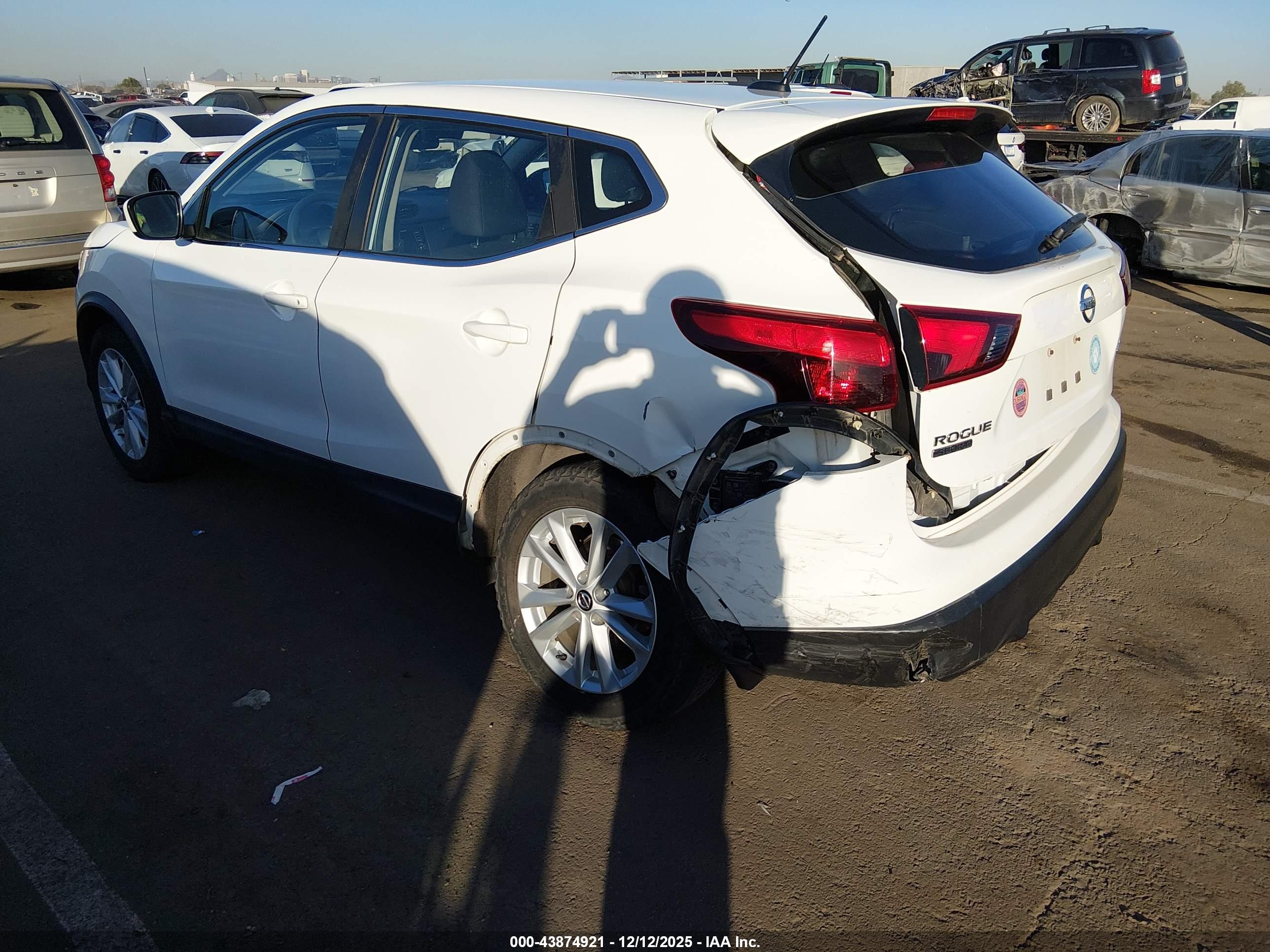 NISSAN ROGUE image 3