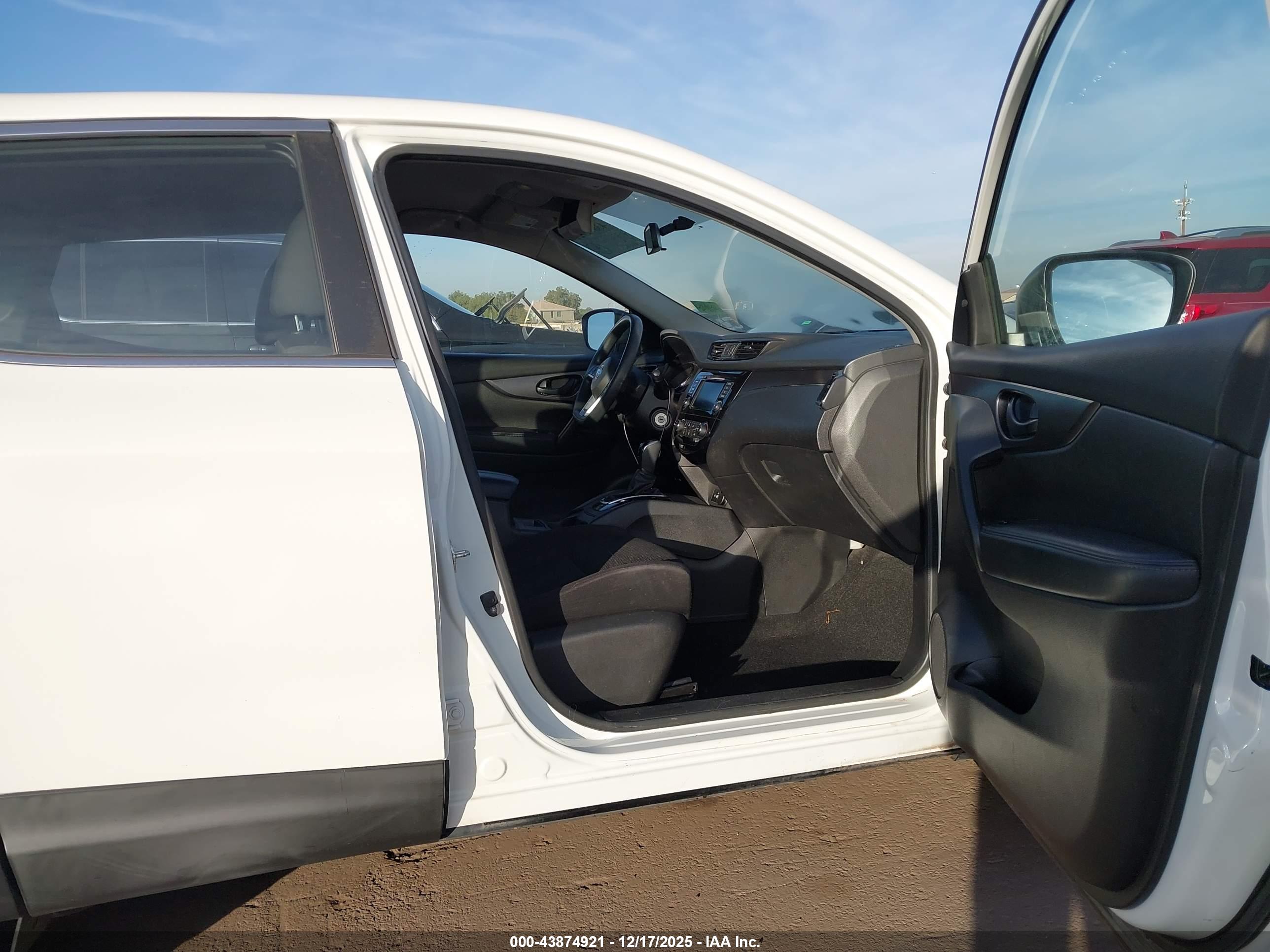 NISSAN ROGUE image 5