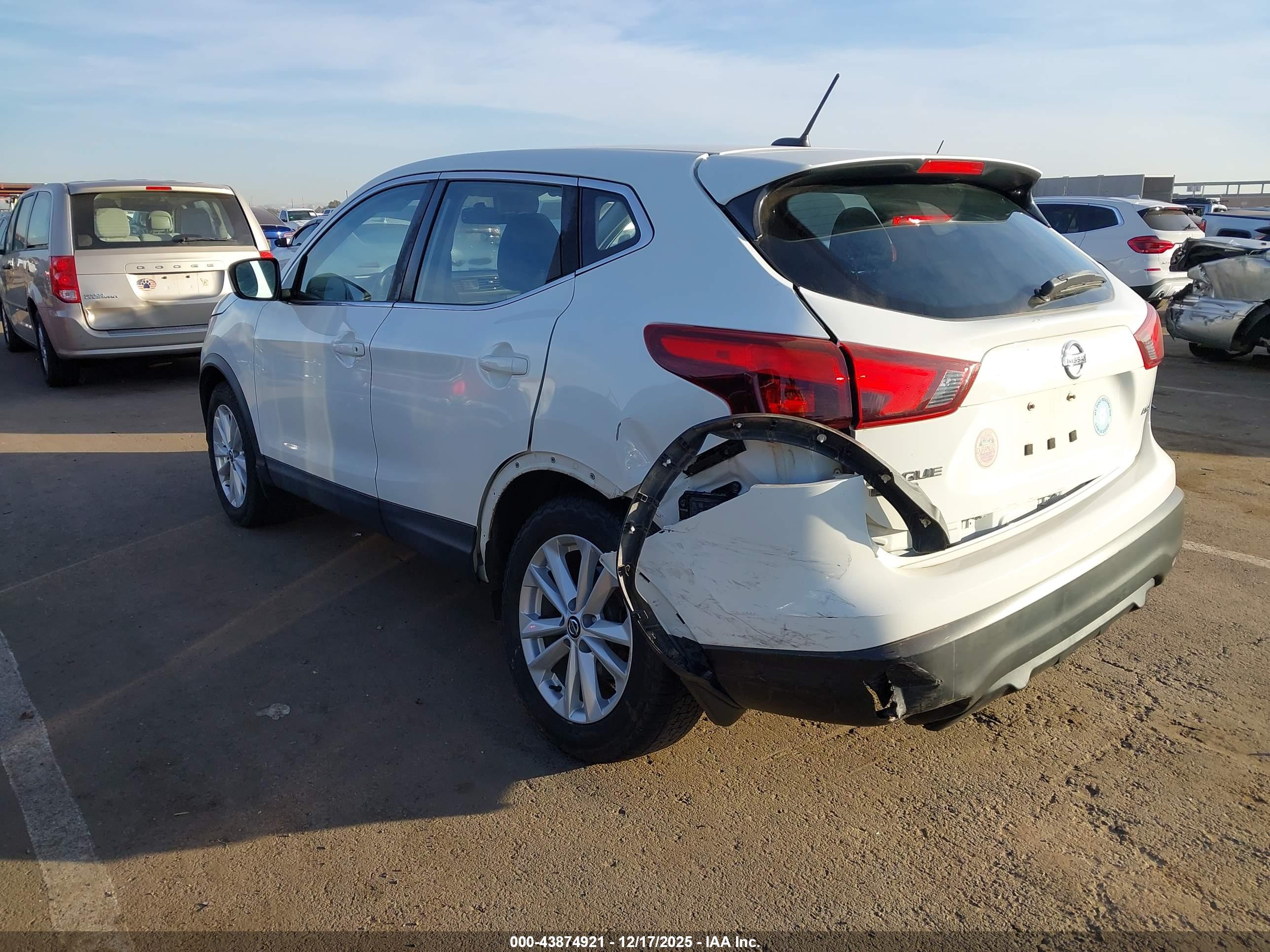 NISSAN ROGUE image 6