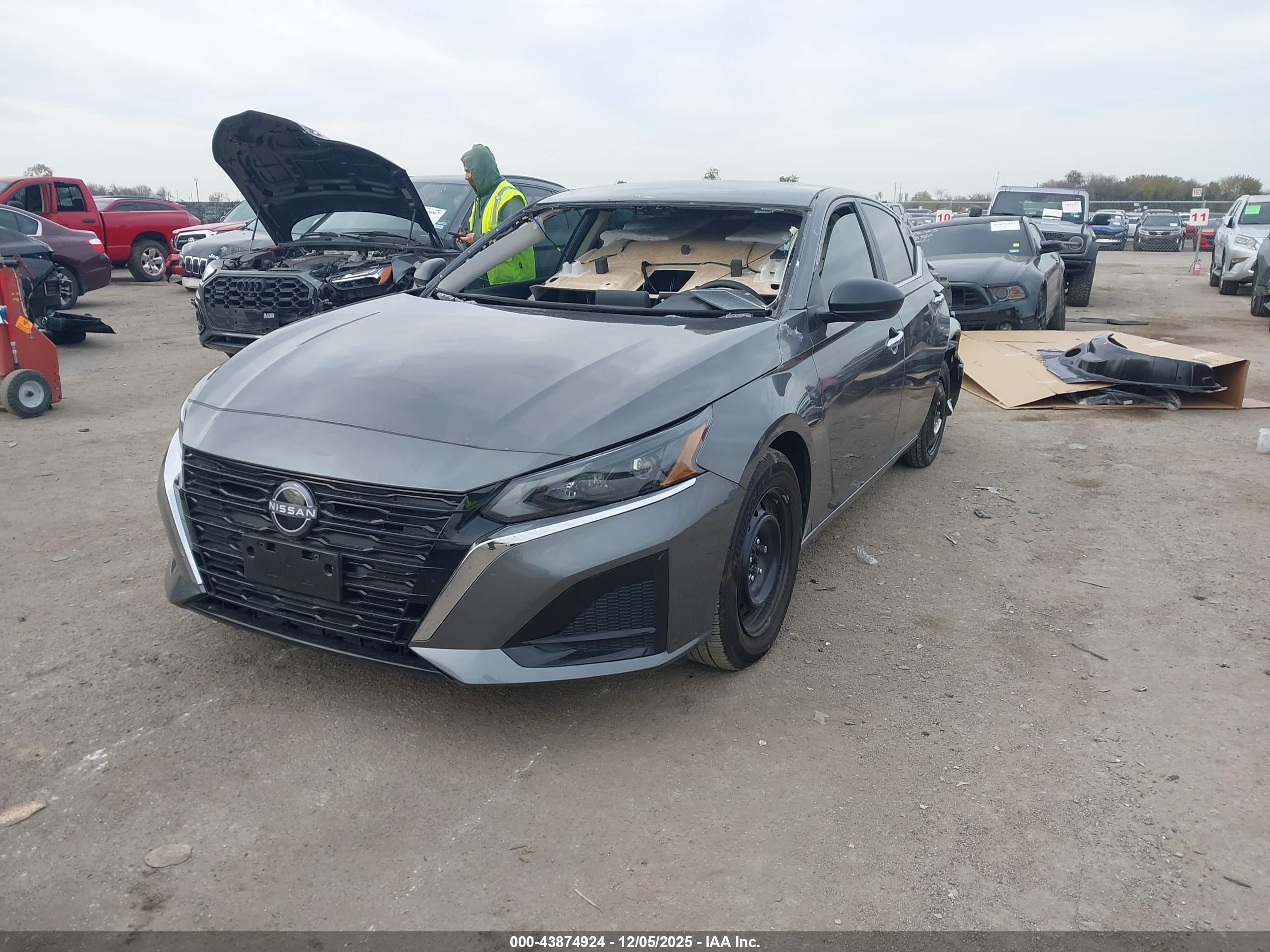 NISSAN ALTIMA image 2