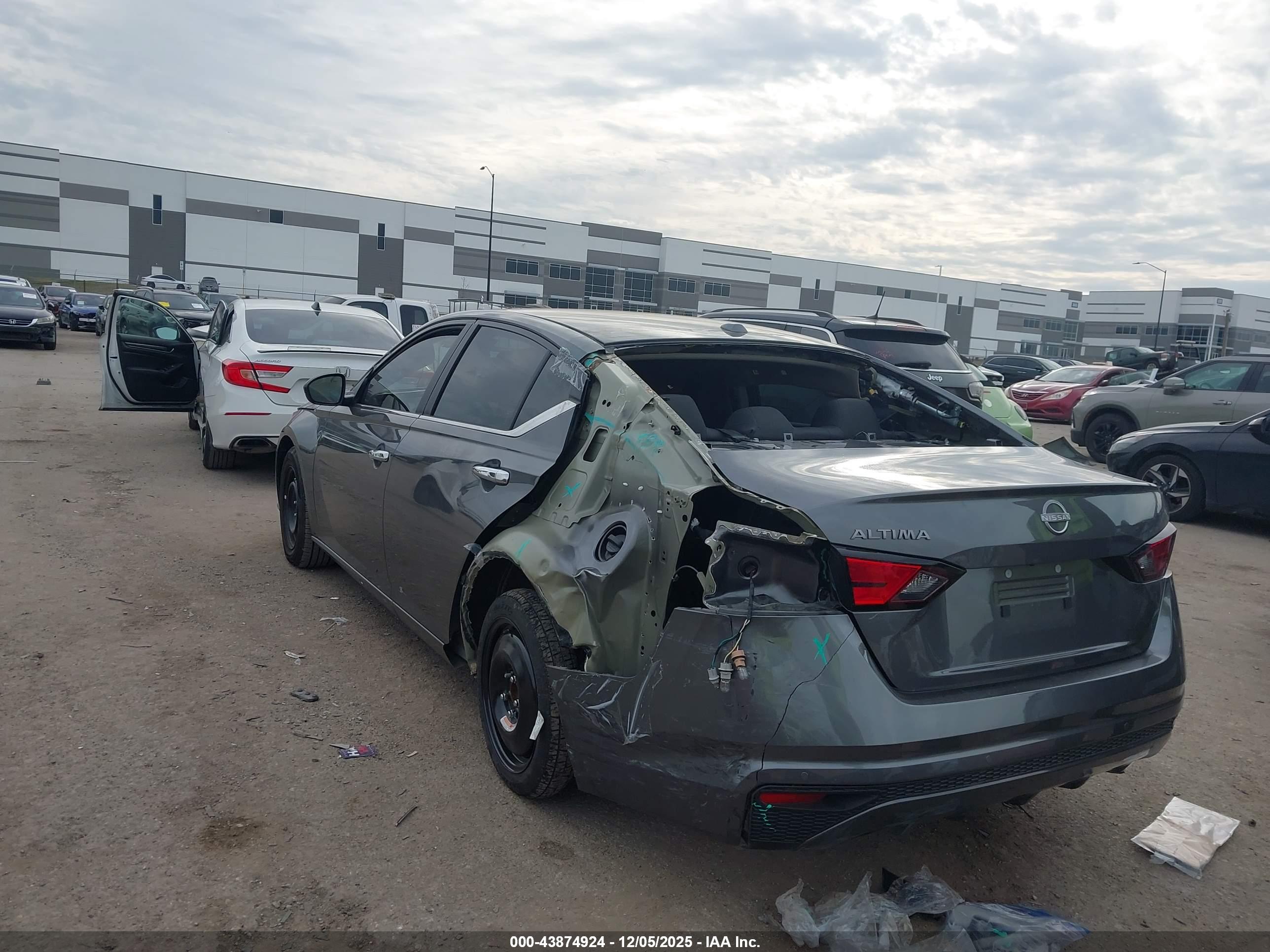 NISSAN ALTIMA image 3