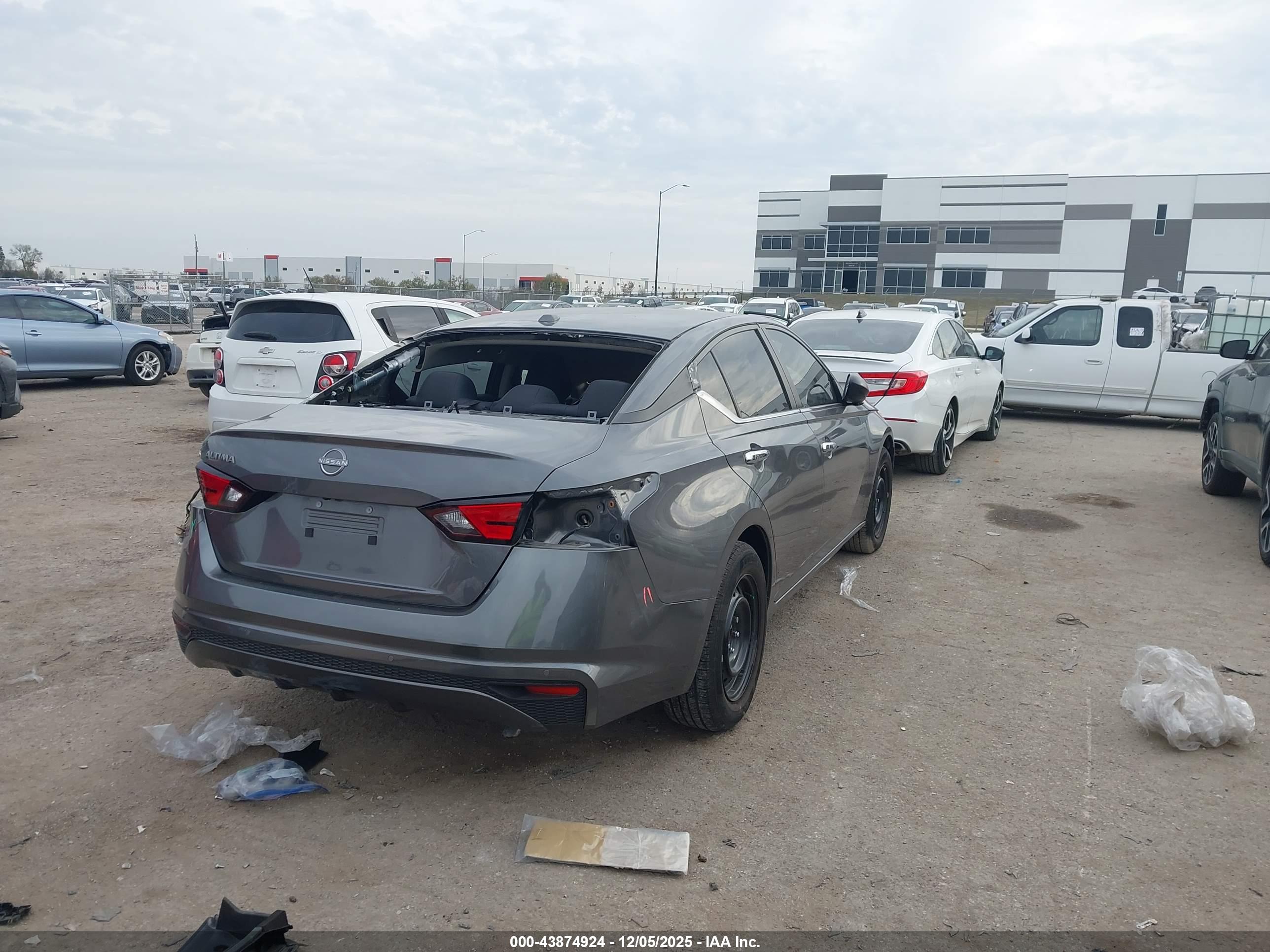 NISSAN ALTIMA image 4
