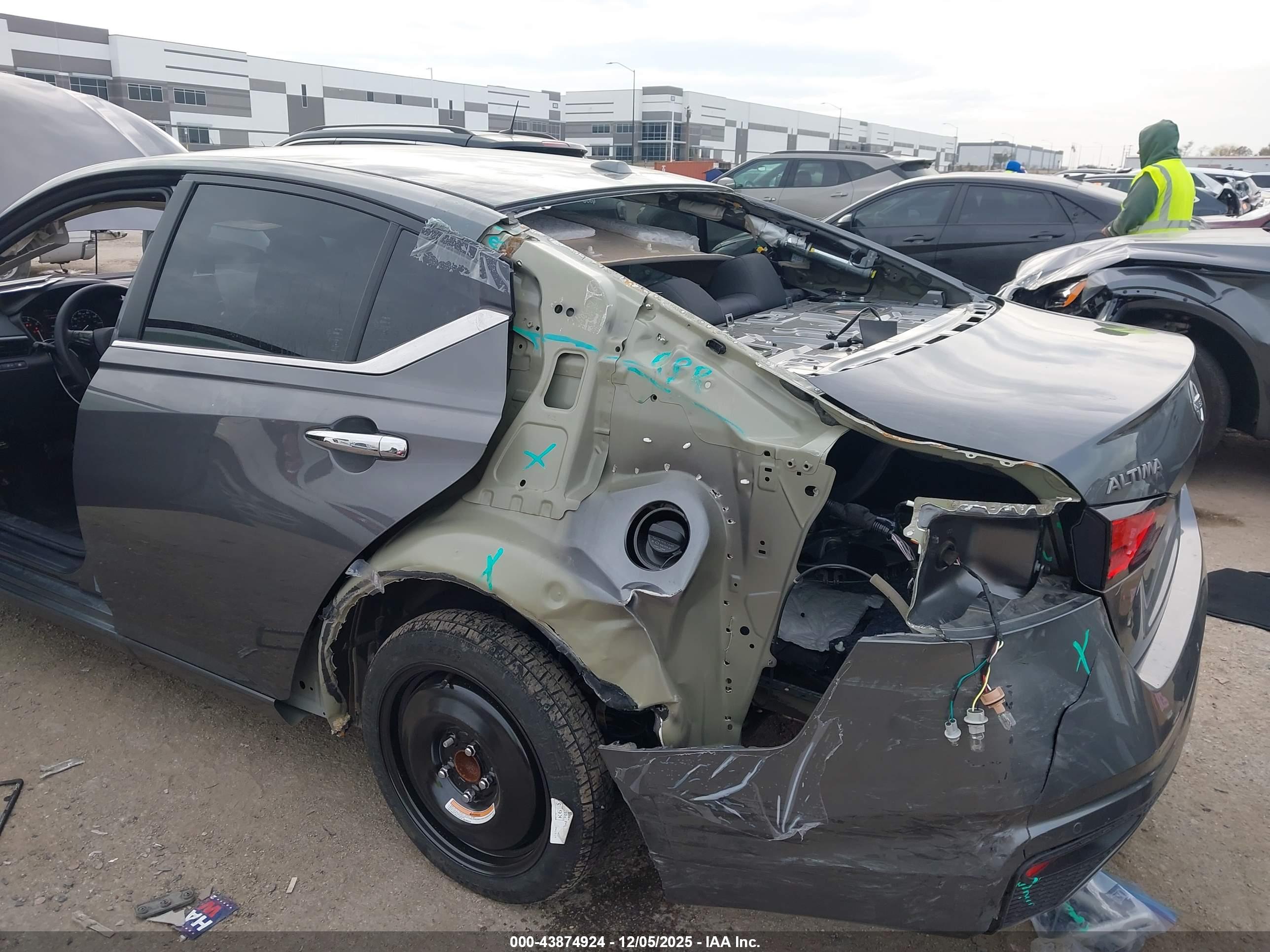 NISSAN ALTIMA image 6