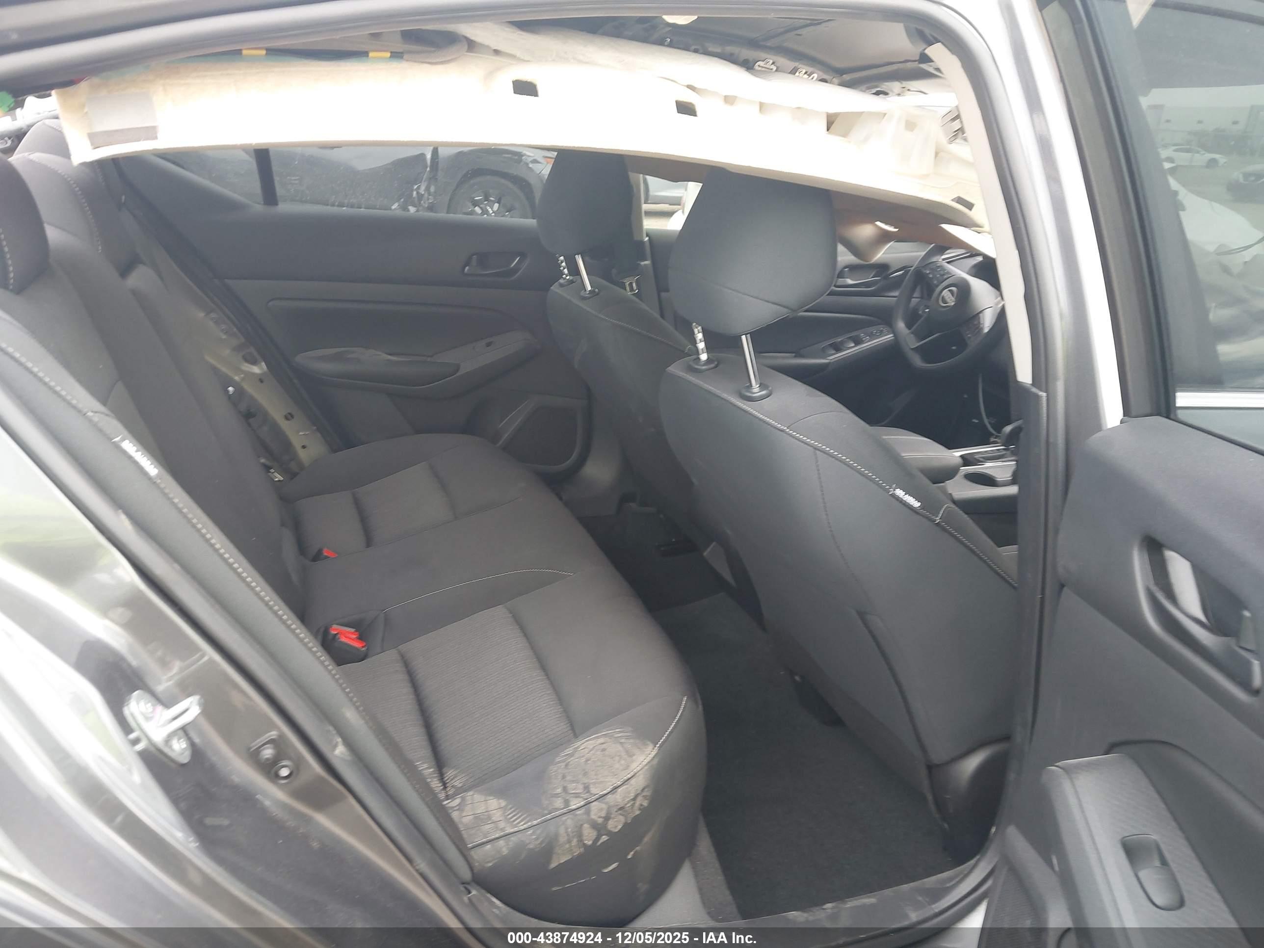 NISSAN ALTIMA image 8