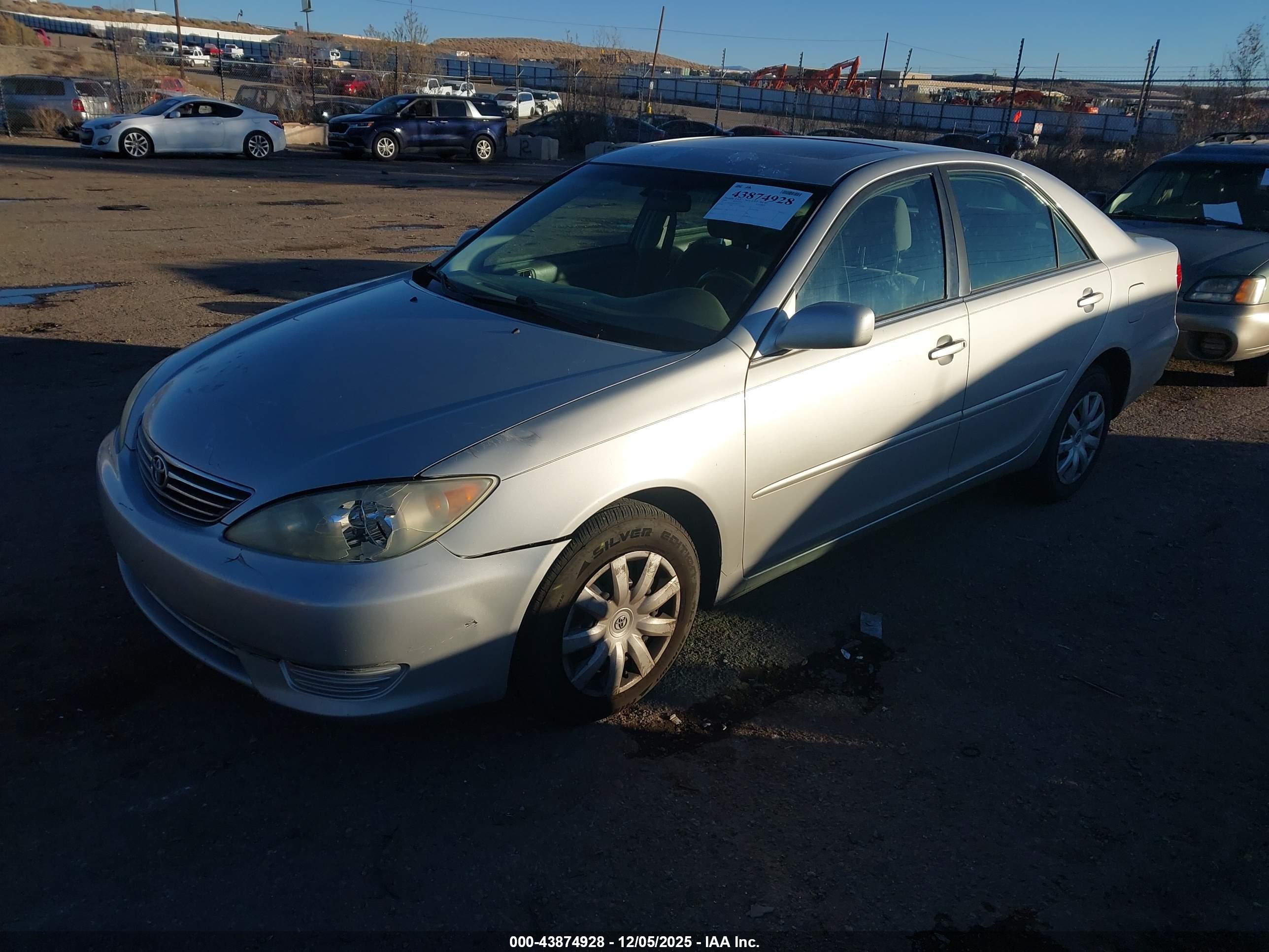 TOYOTA CAMRY image 2