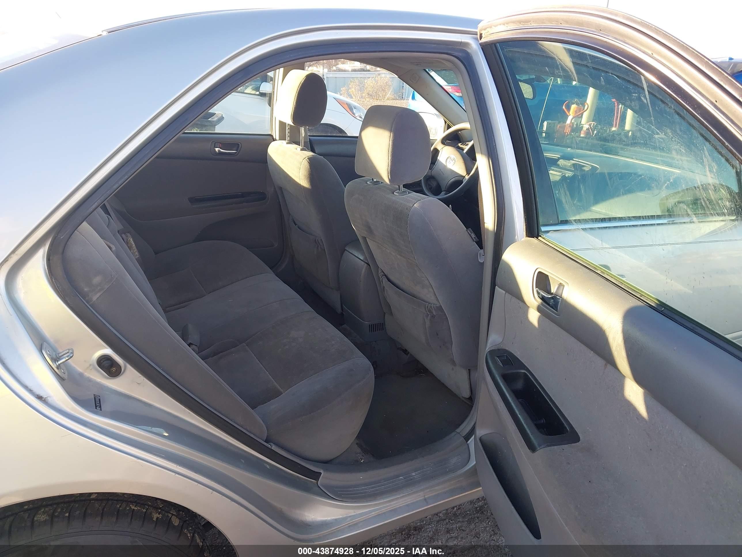 TOYOTA CAMRY image 8