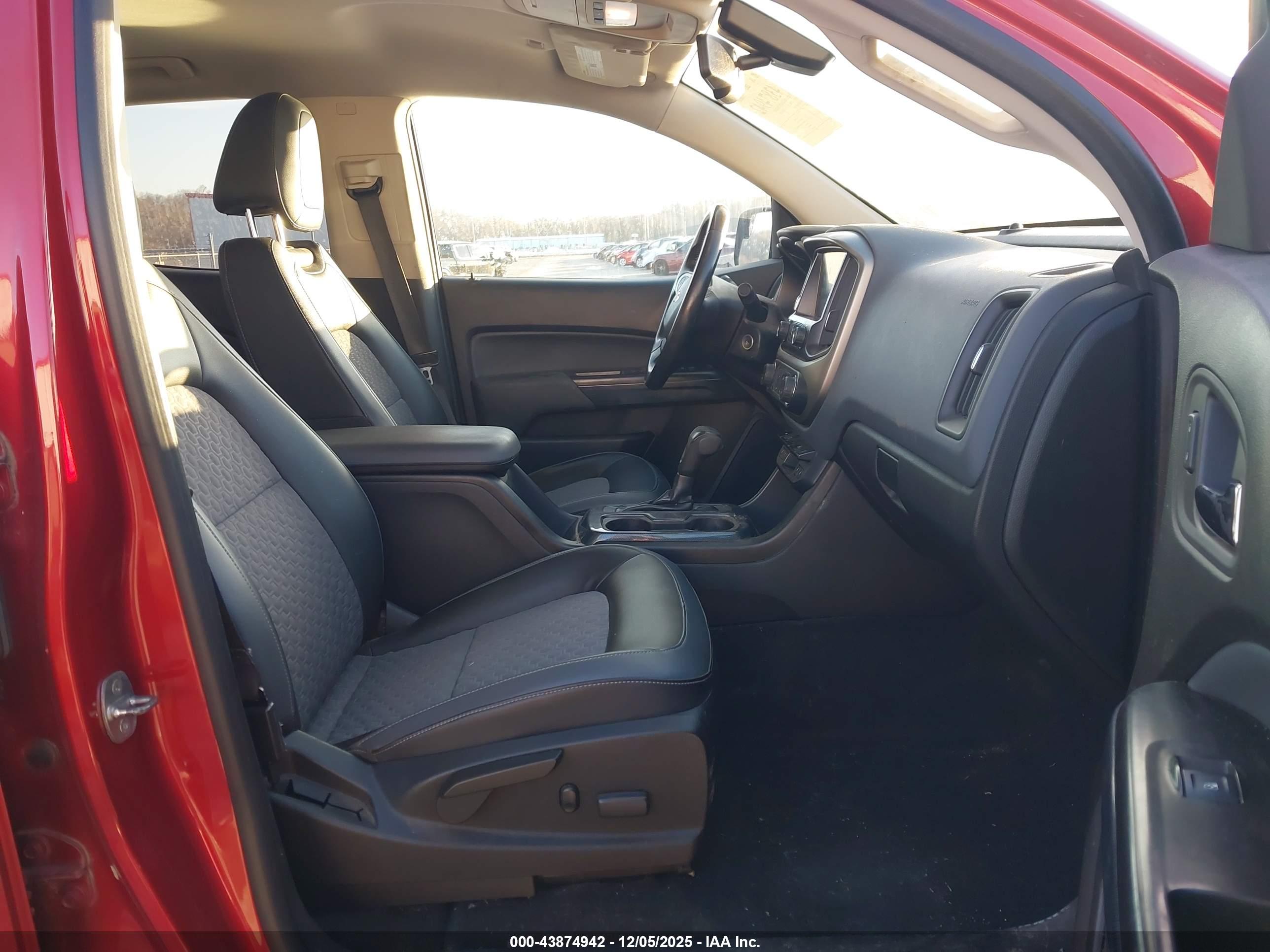 CHEVROLET COLORADO image 5