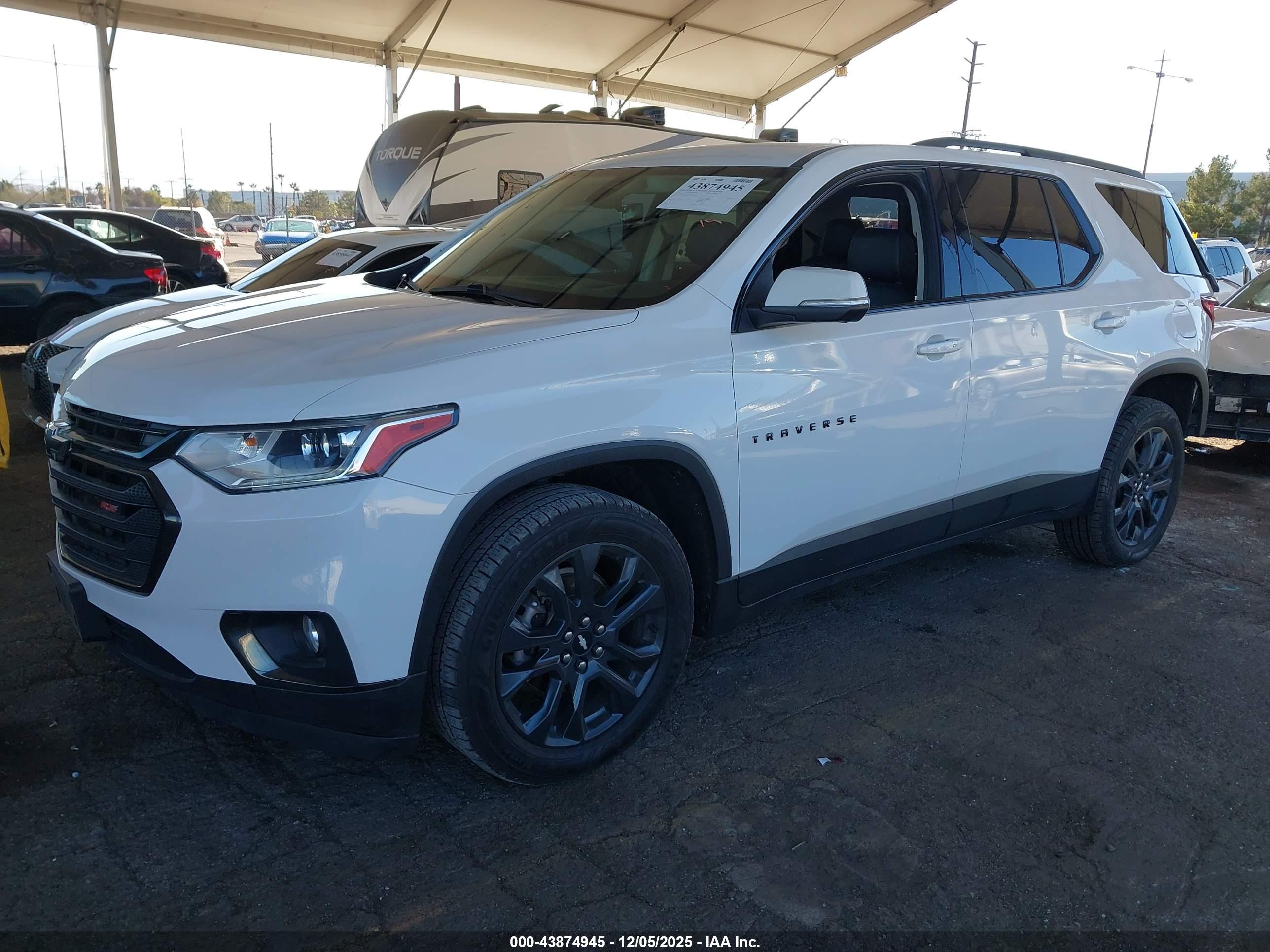 CHEVROLET TRAVERSE image 2