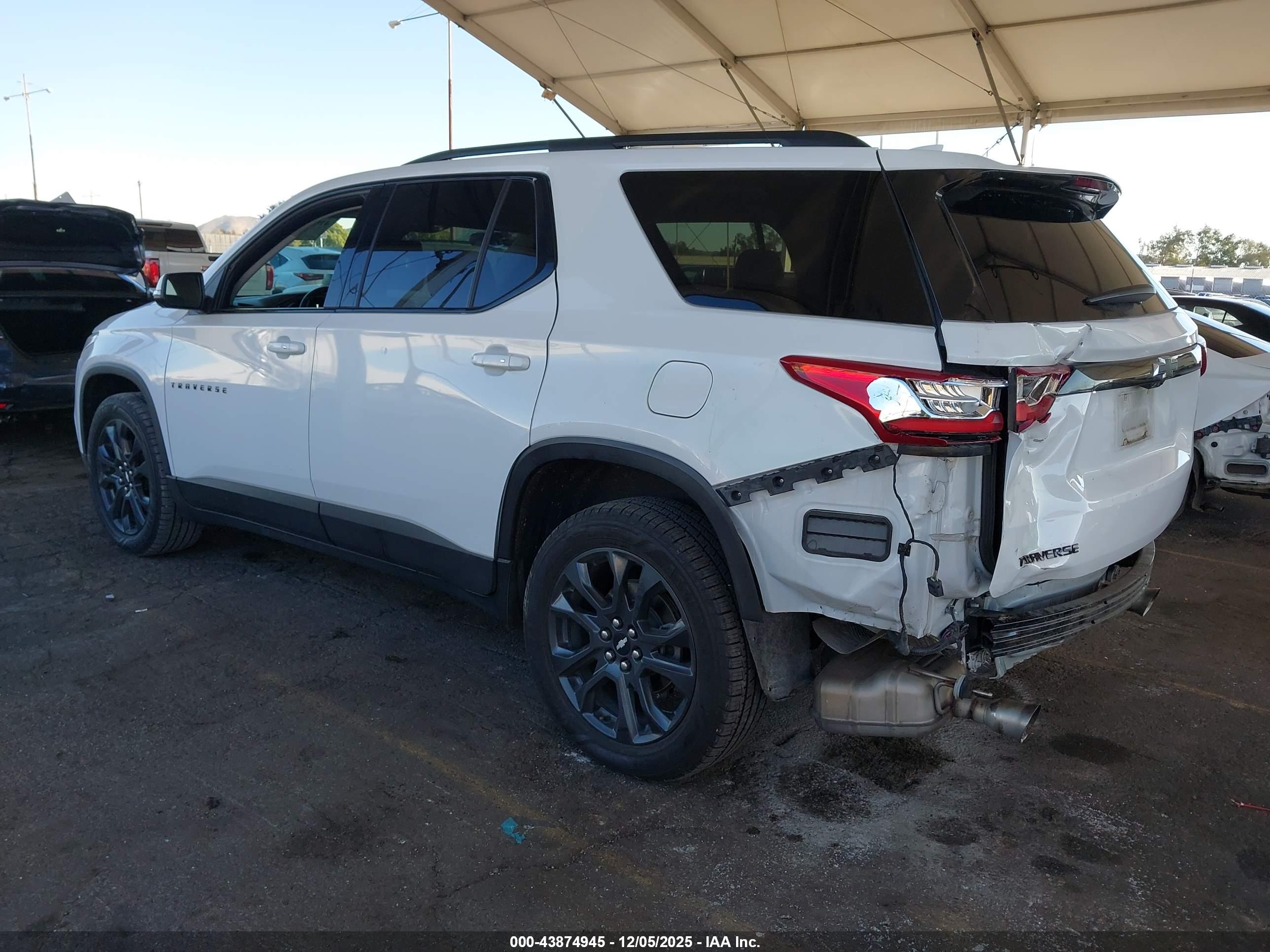 CHEVROLET TRAVERSE image 3