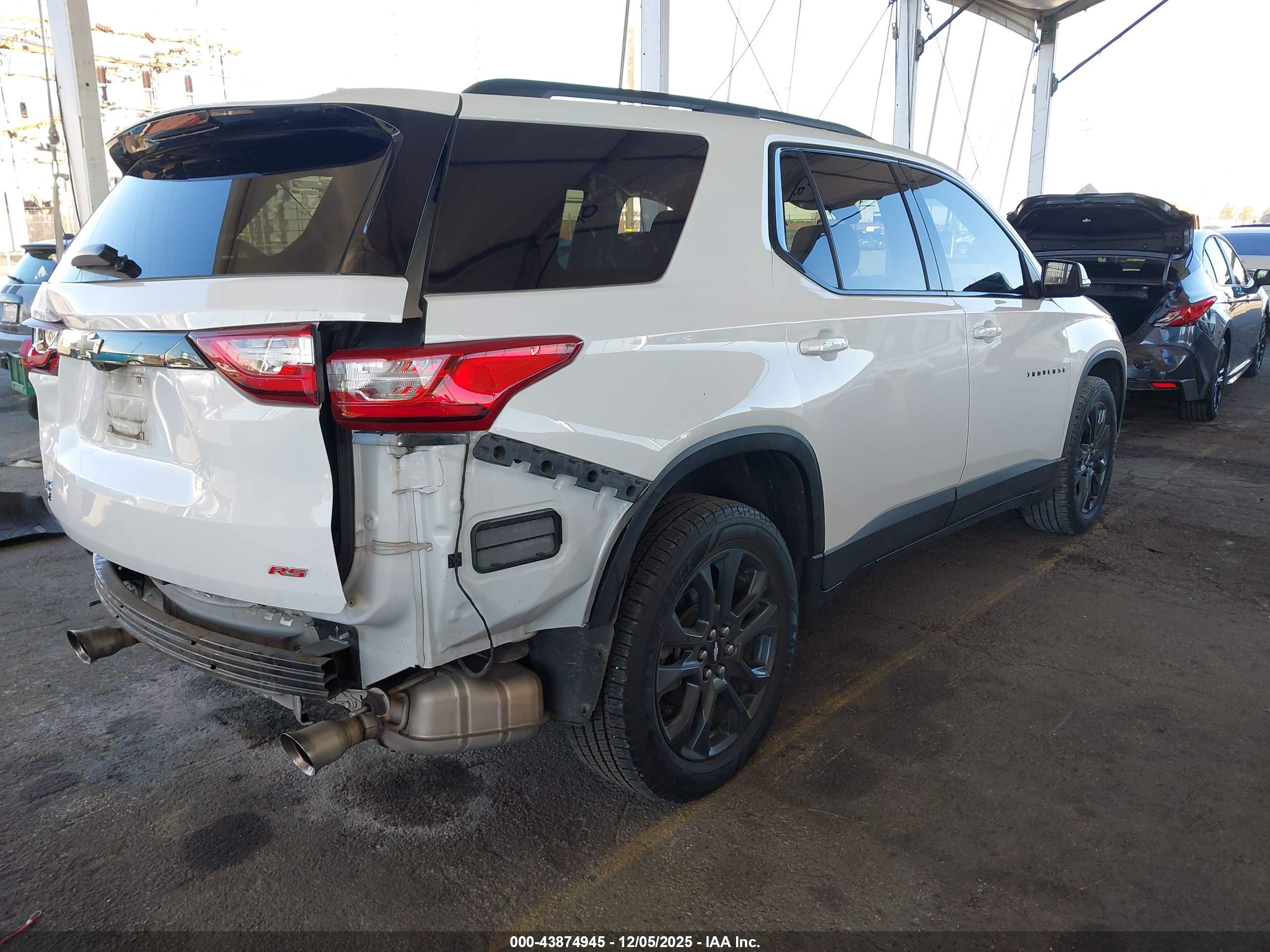CHEVROLET TRAVERSE image 4