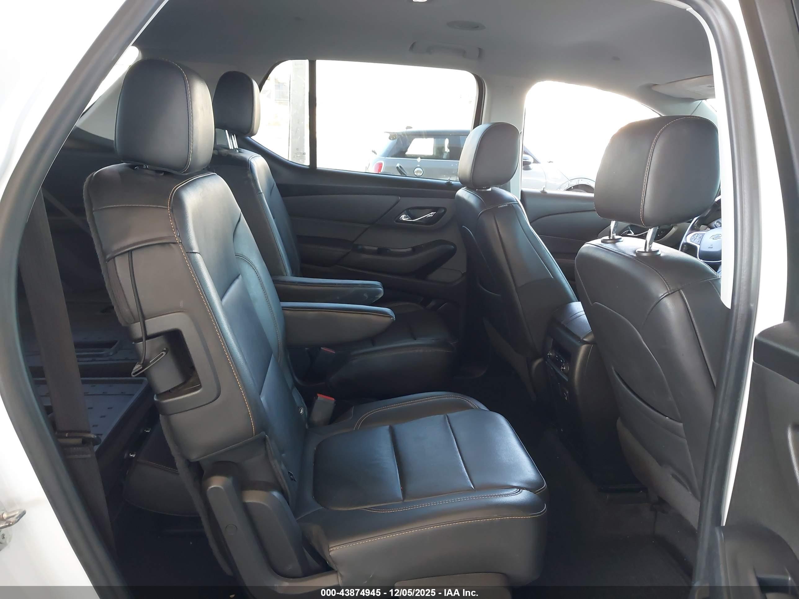 CHEVROLET TRAVERSE image 8