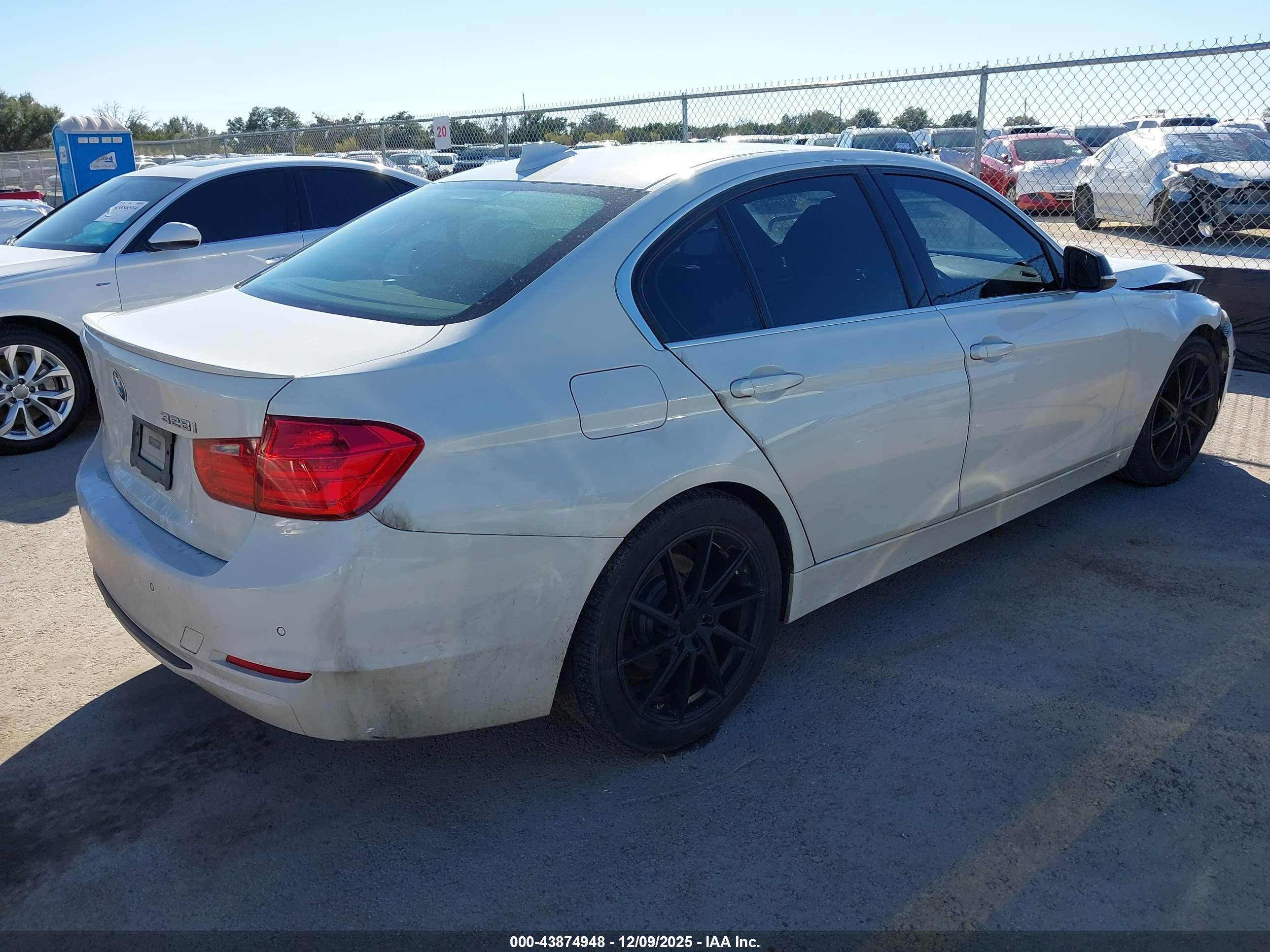 BMW 328I image 4