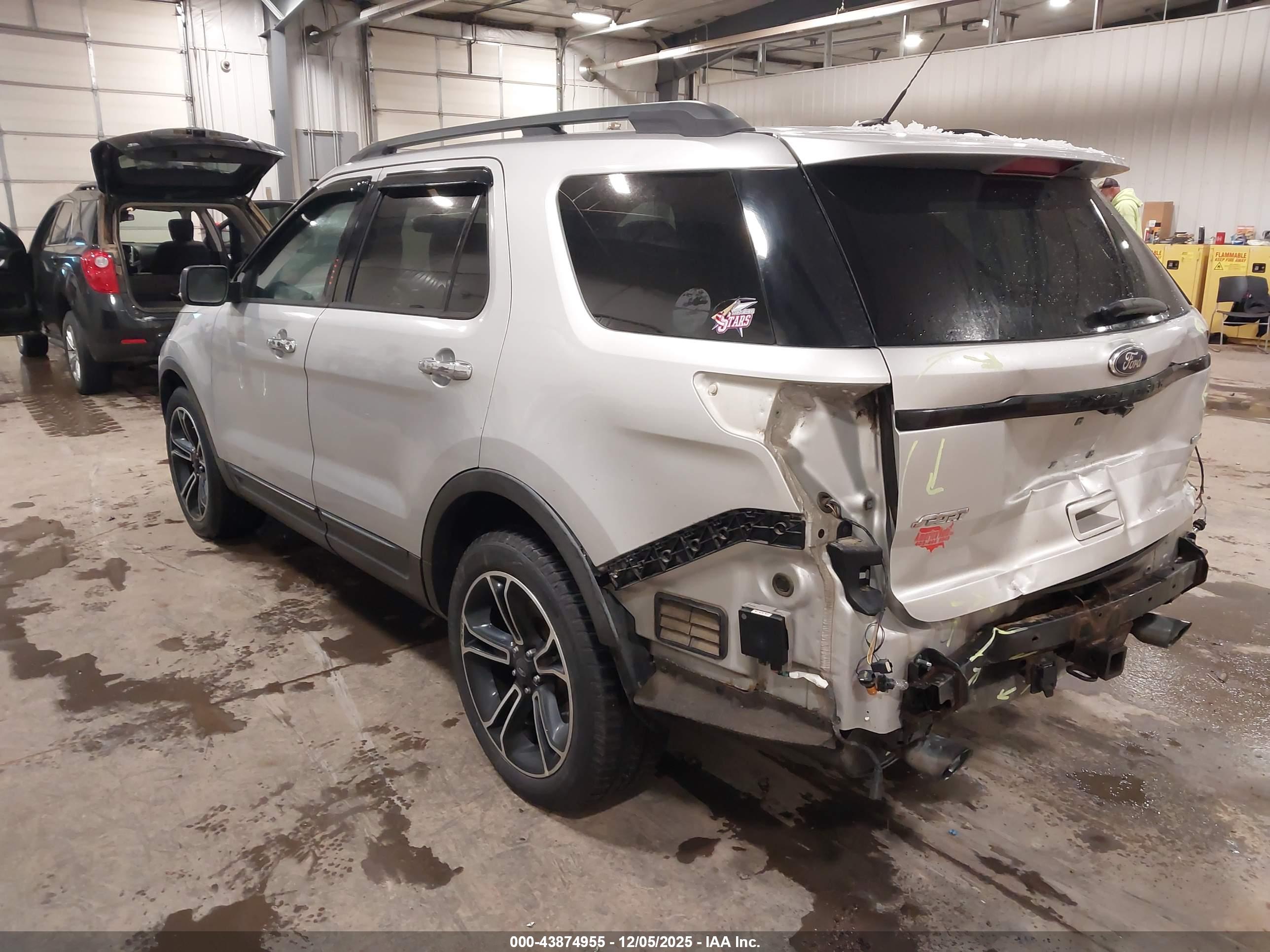 FORD EXPLORER image 3